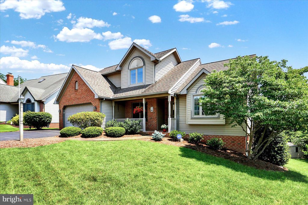 Photo of 934 HILLSIDE AVE, ELIZABETHTOWN, PA 17022 (MLS # PALA2038082)