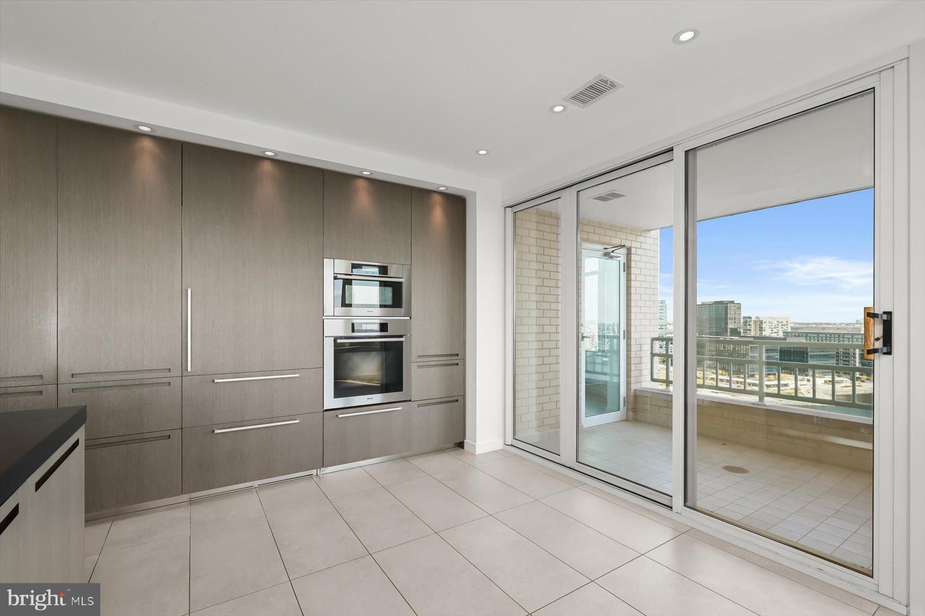 HARBORVIEW - Residential Lease