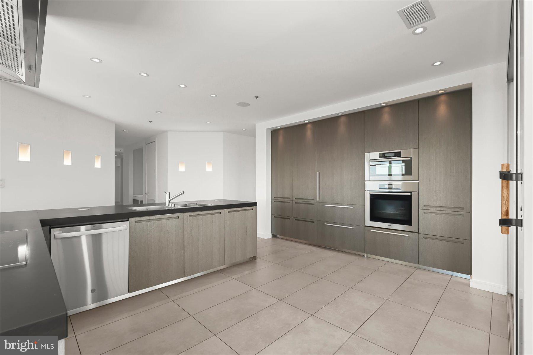 HARBORVIEW - Residential Lease