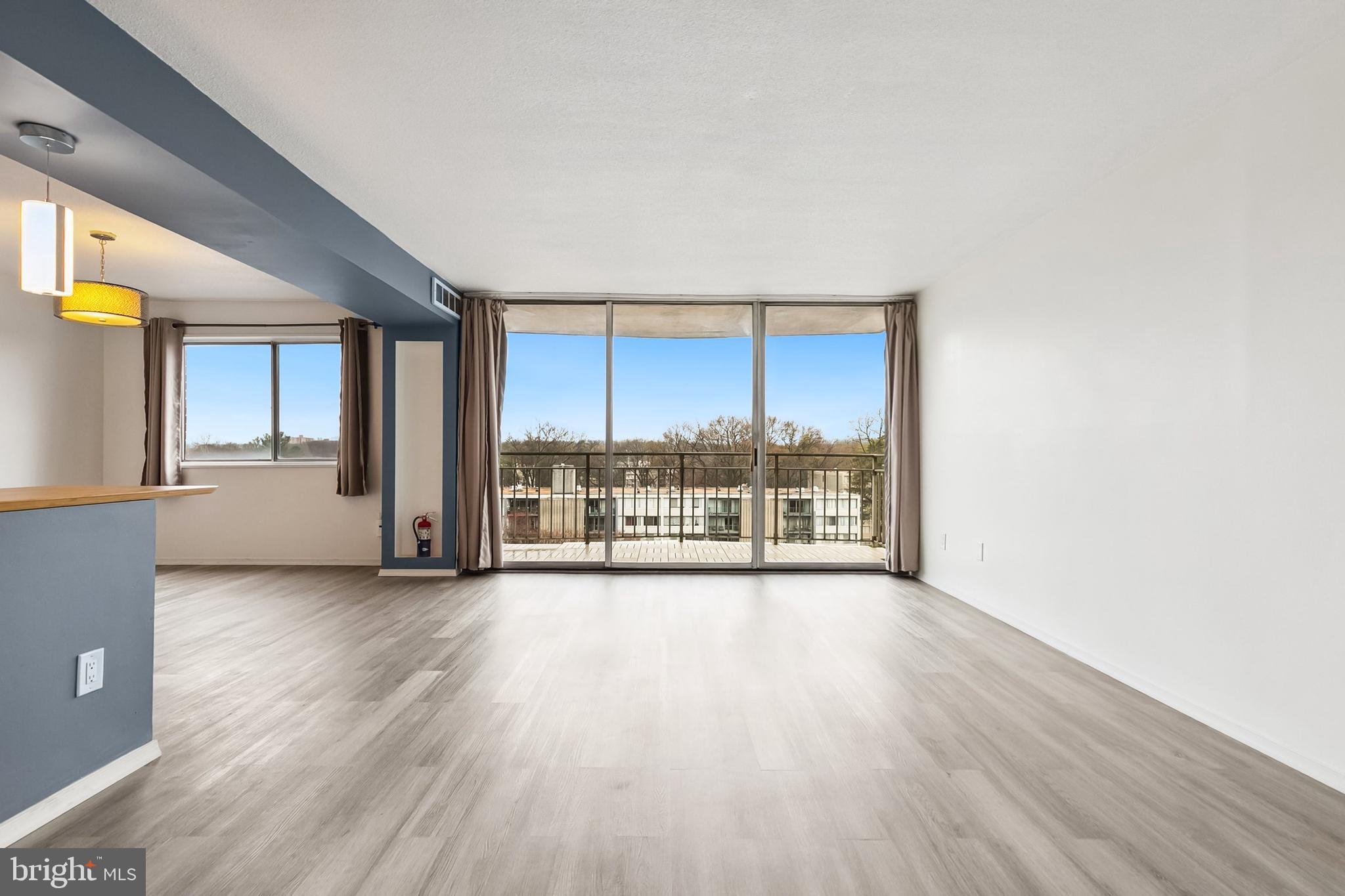 PRESIDENTIAL TOWERS - Residential