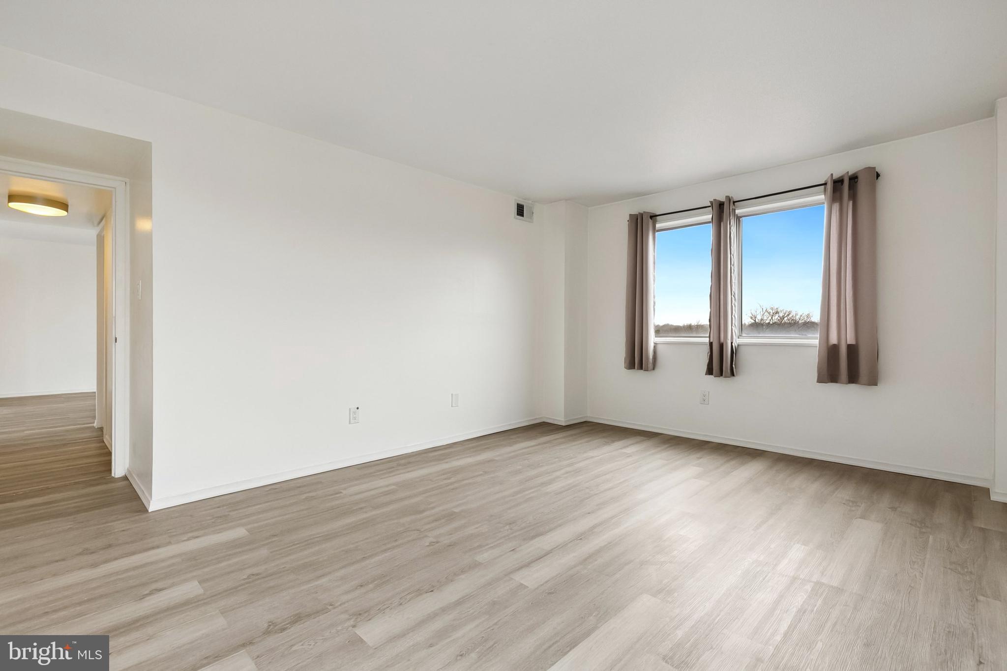 PRESIDENTIAL TOWERS - Residential