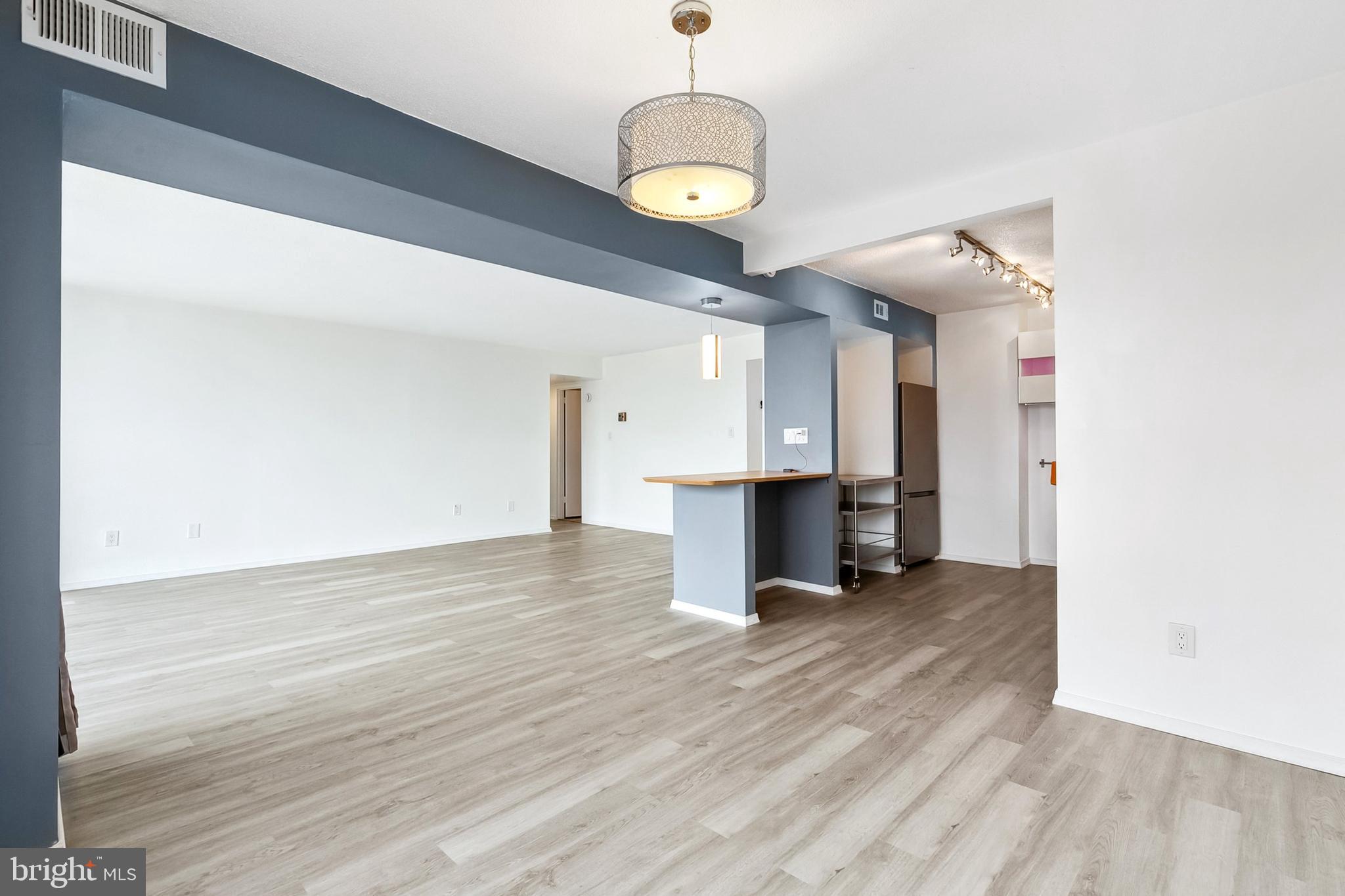 PRESIDENTIAL TOWERS - Residential