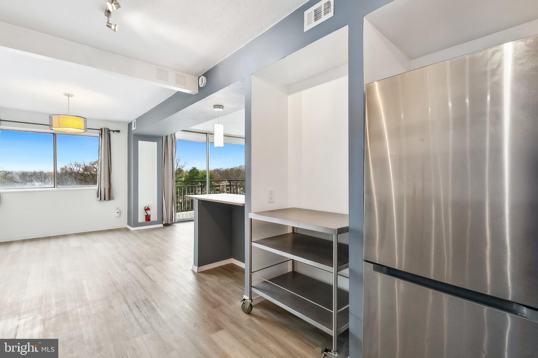 PRESIDENTIAL TOWERS - Residential