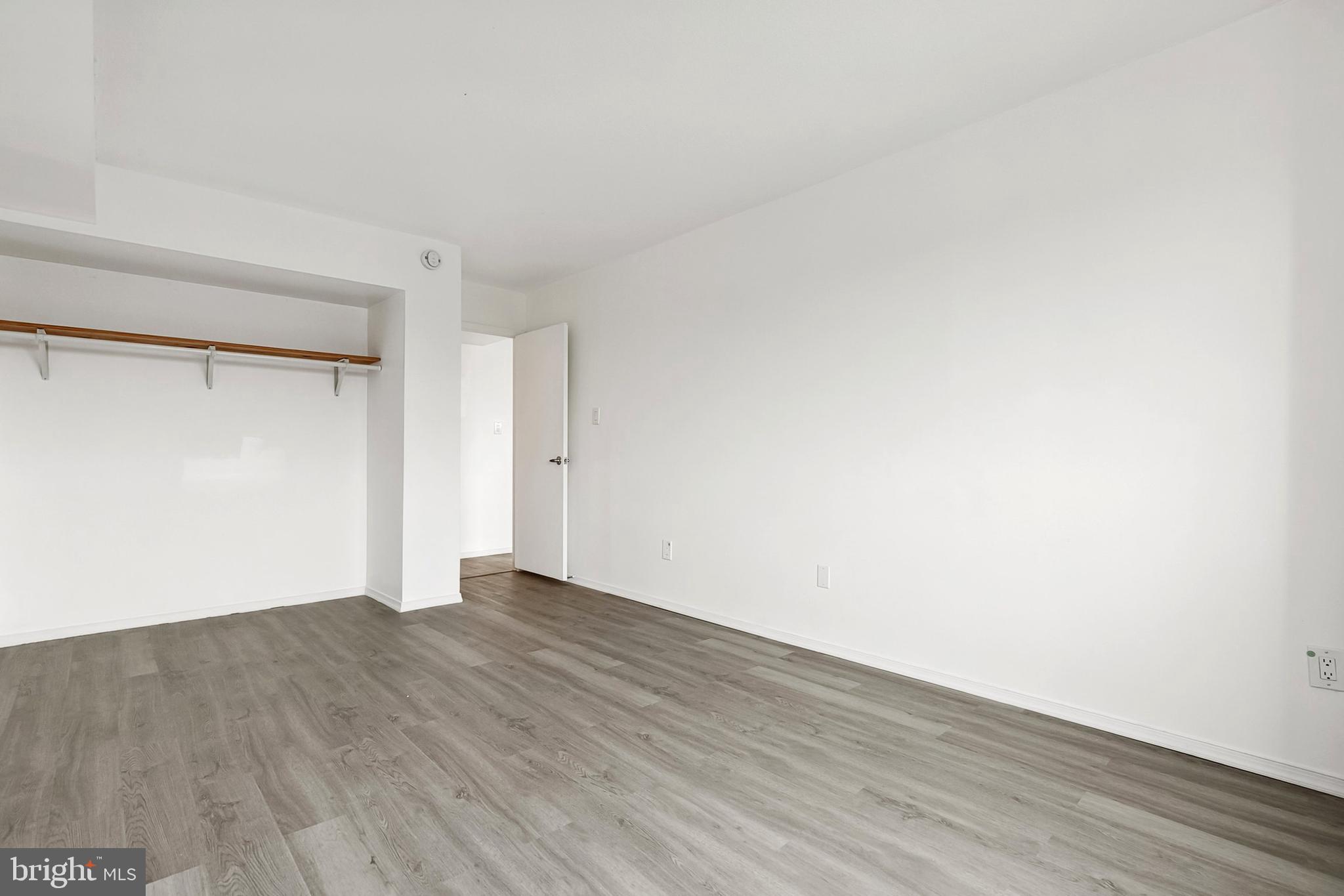 PRESIDENTIAL TOWERS - Residential