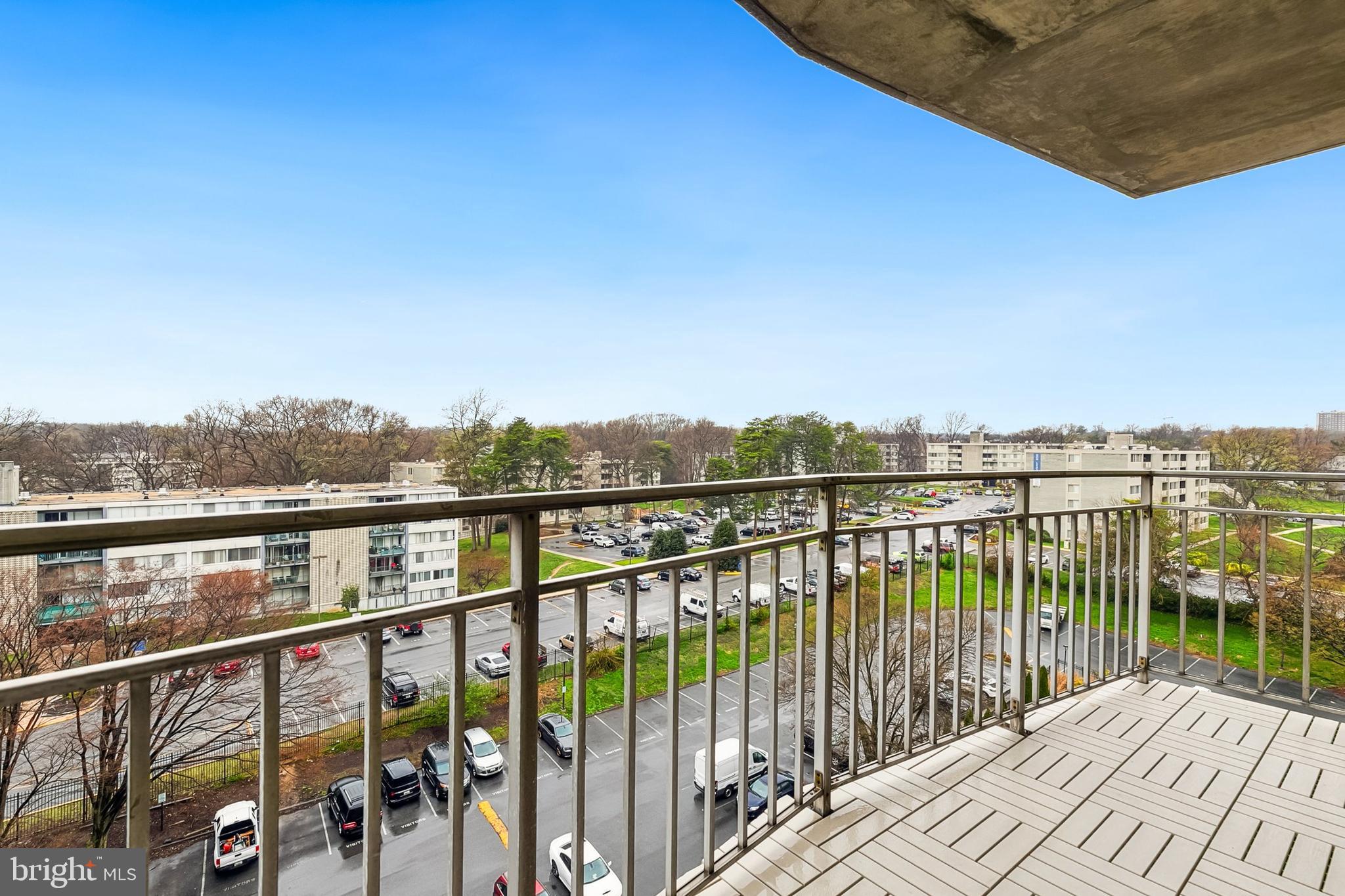 PRESIDENTIAL TOWERS - Residential