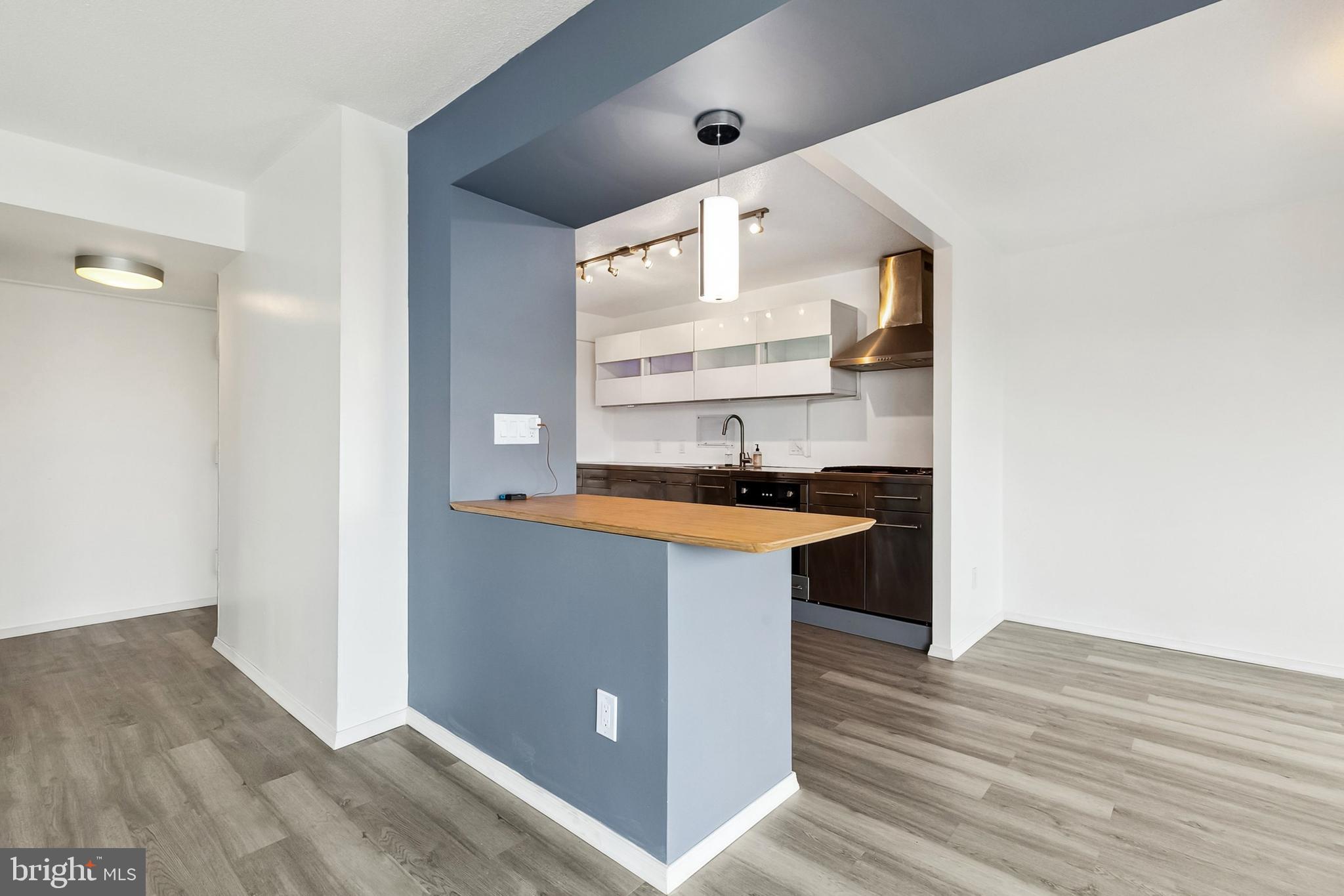 PRESIDENTIAL TOWERS - Residential