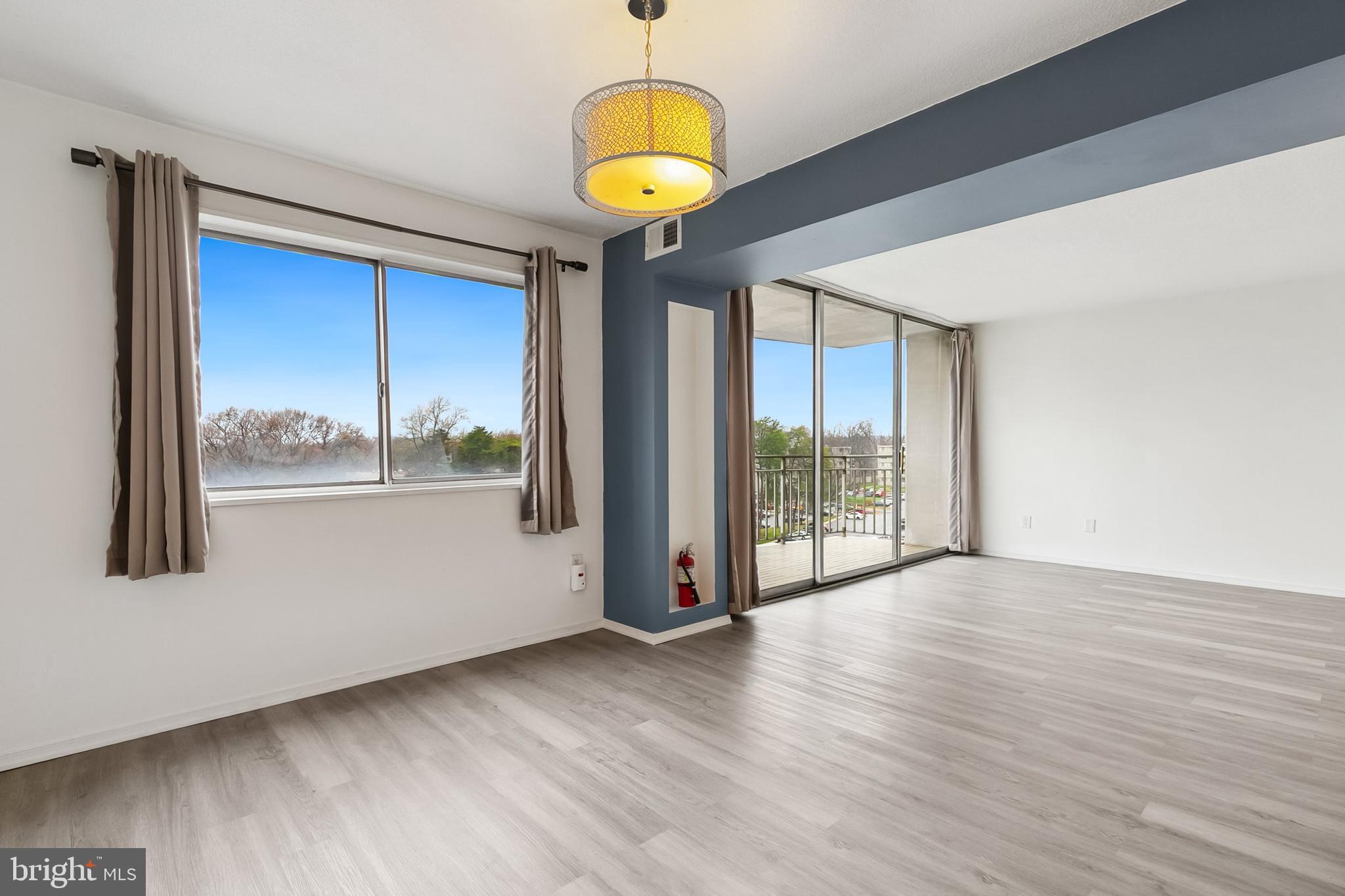 PRESIDENTIAL TOWERS - Residential