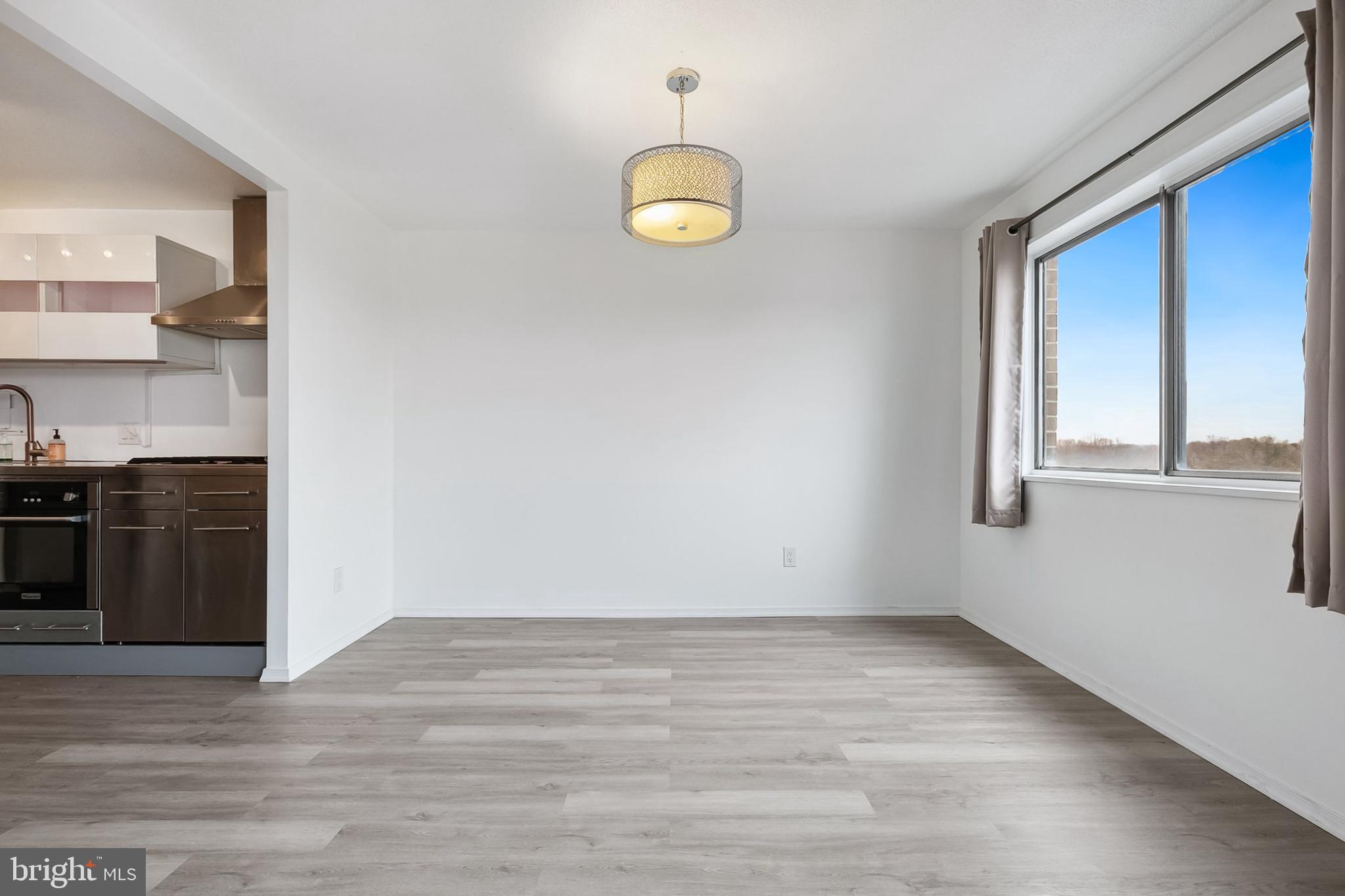 PRESIDENTIAL TOWERS - Residential