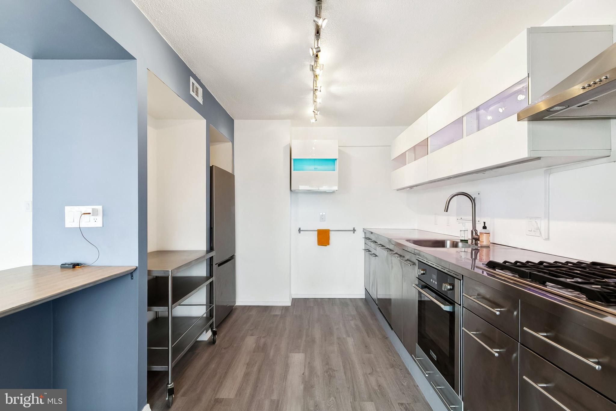 PRESIDENTIAL TOWERS - Residential