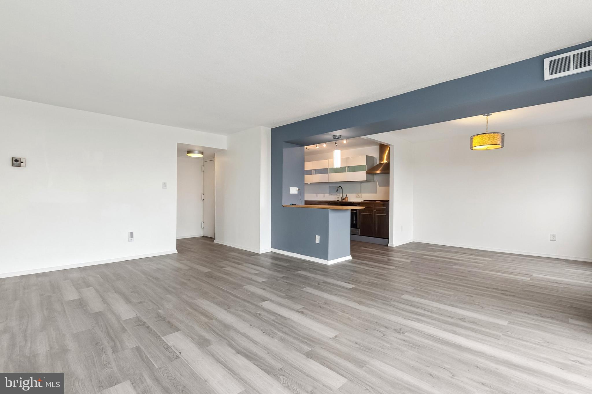 PRESIDENTIAL TOWERS - Residential