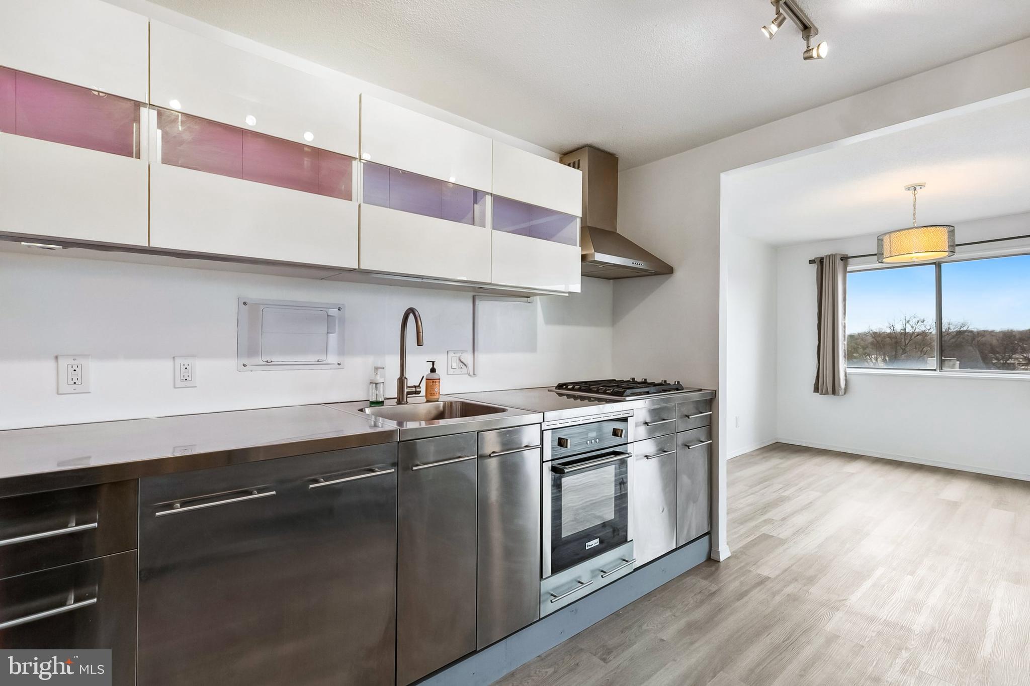 PRESIDENTIAL TOWERS - Residential