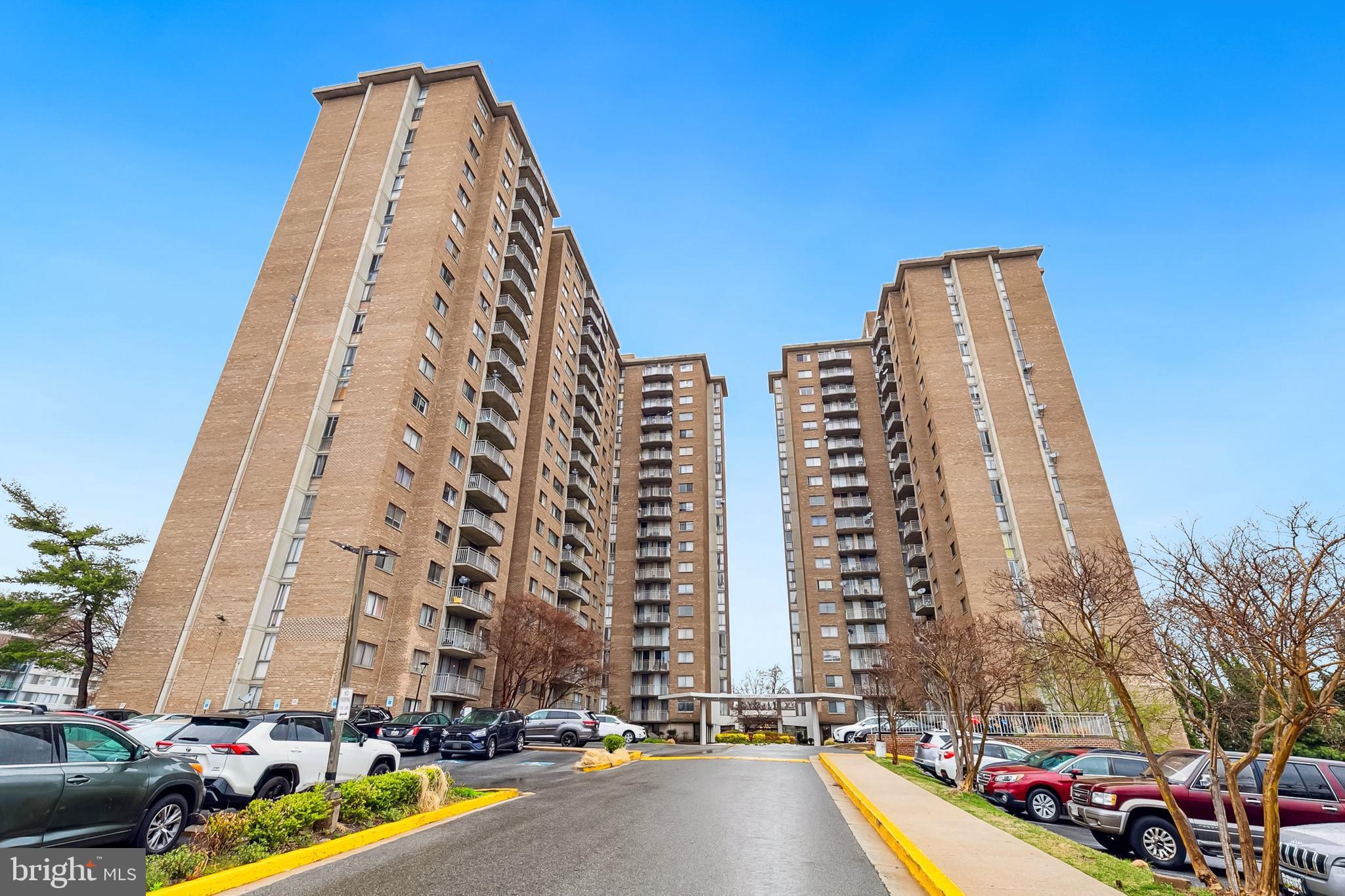 PRESIDENTIAL TOWERS - Residential