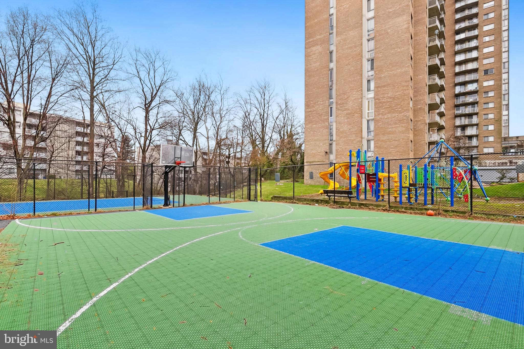 PRESIDENTIAL TOWERS - Residential