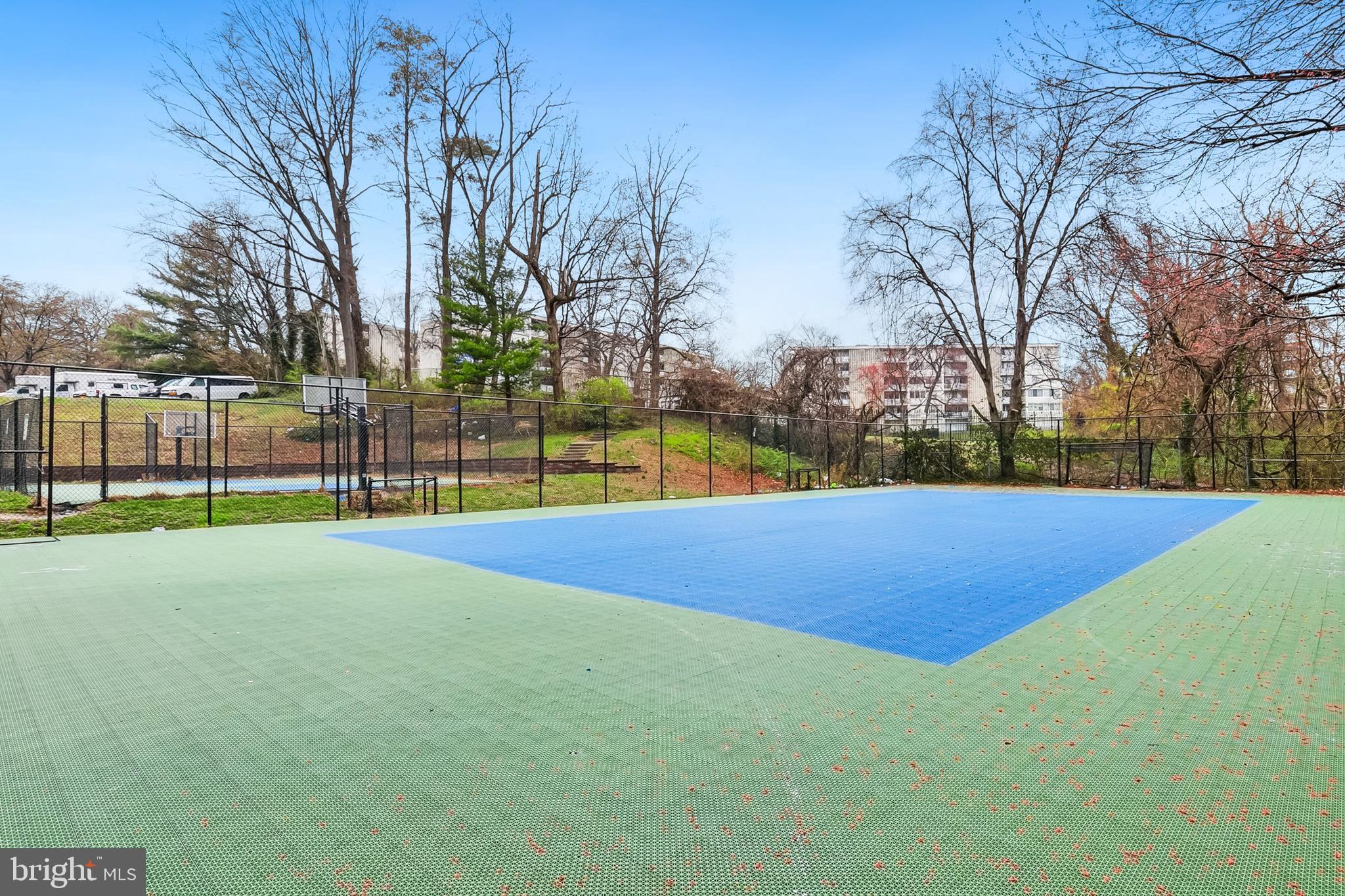 PRESIDENTIAL TOWERS - Residential