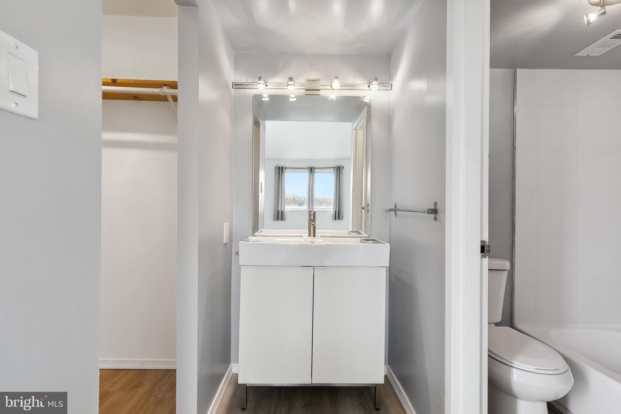 PRESIDENTIAL TOWERS - Residential