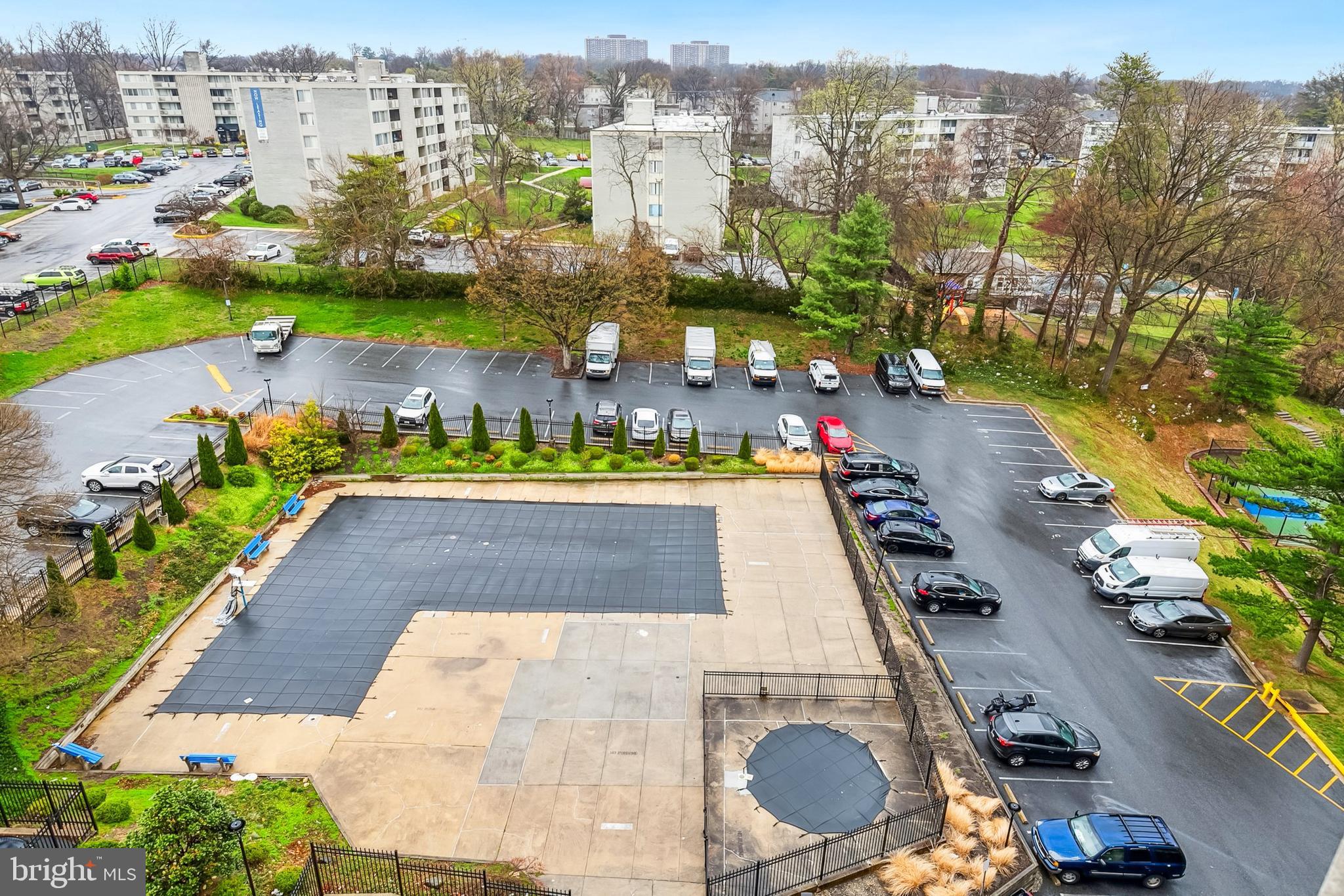 PRESIDENTIAL TOWERS - Residential