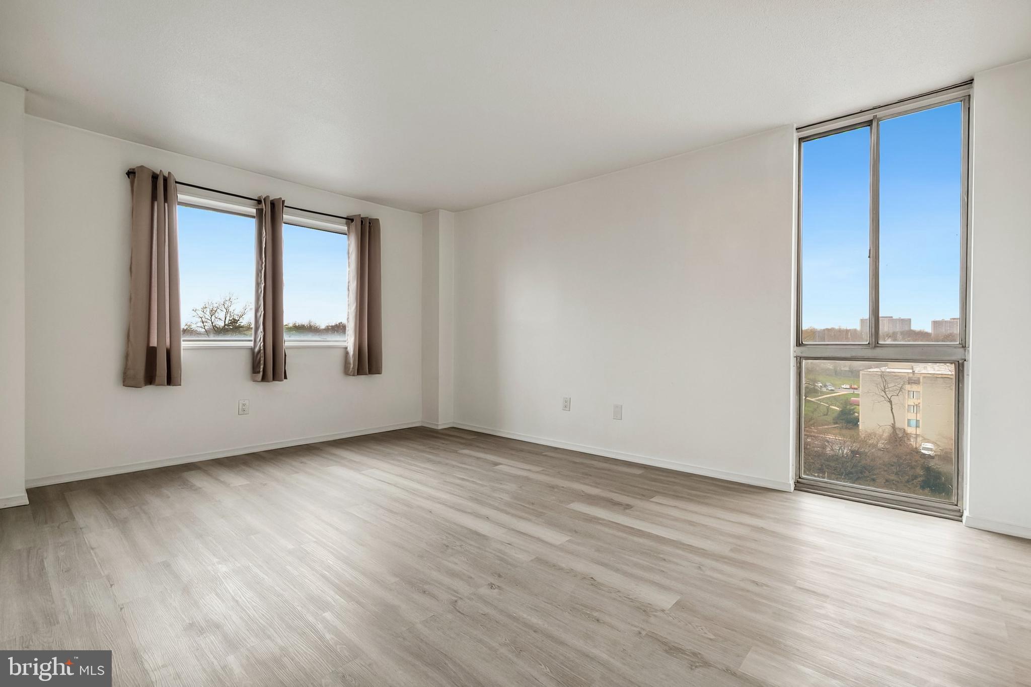 PRESIDENTIAL TOWERS - Residential