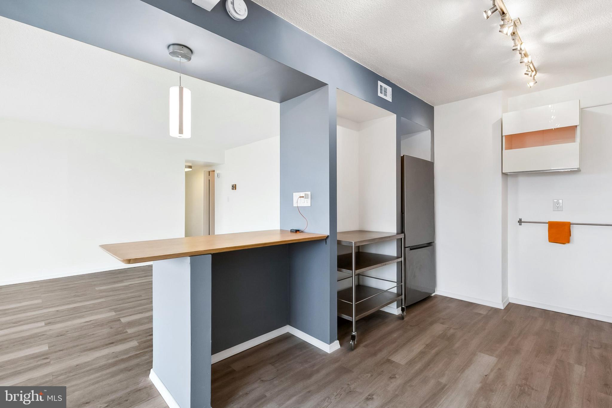 PRESIDENTIAL TOWERS - Residential