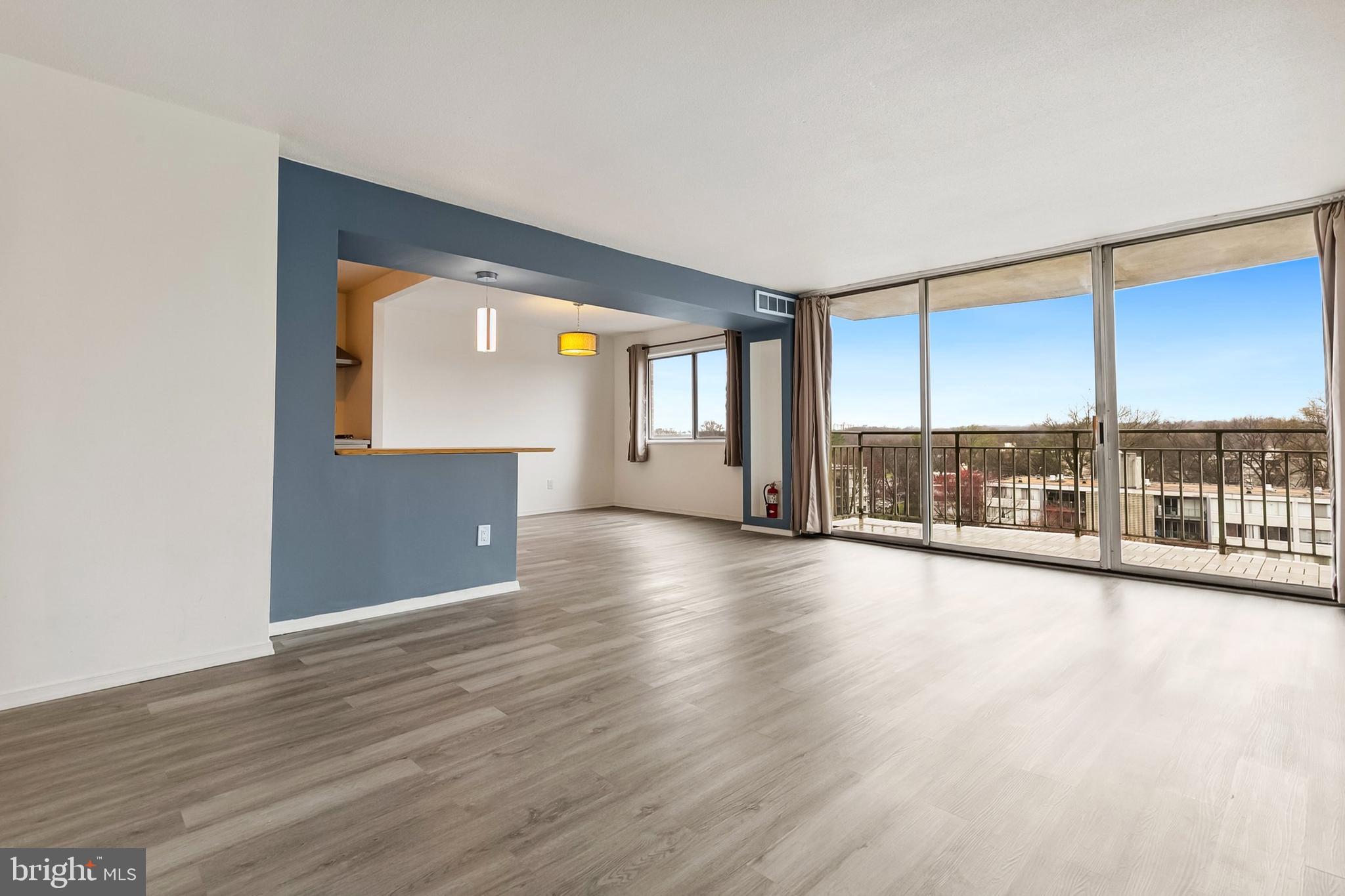 PRESIDENTIAL TOWERS - Residential