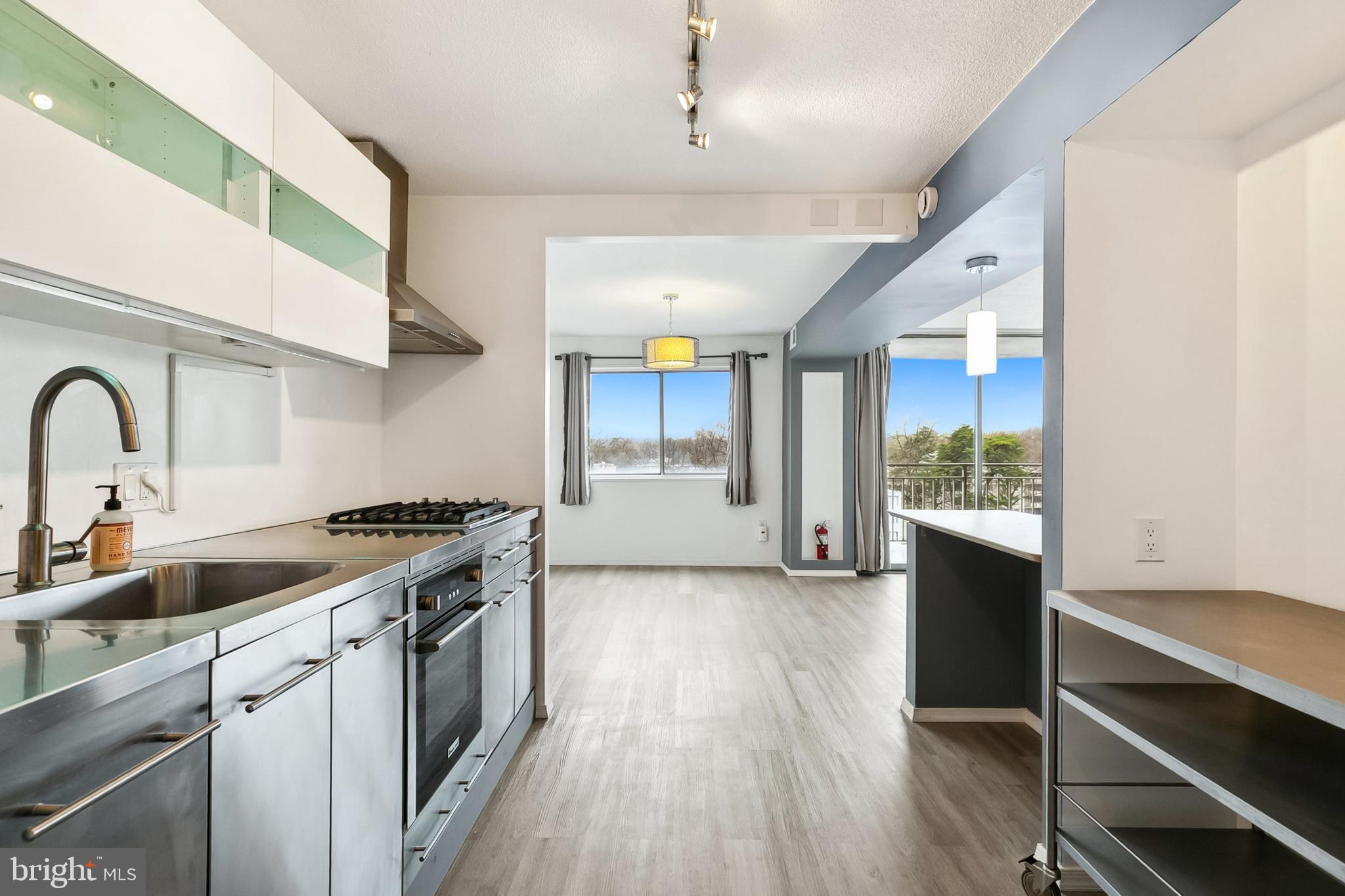 PRESIDENTIAL TOWERS - Residential