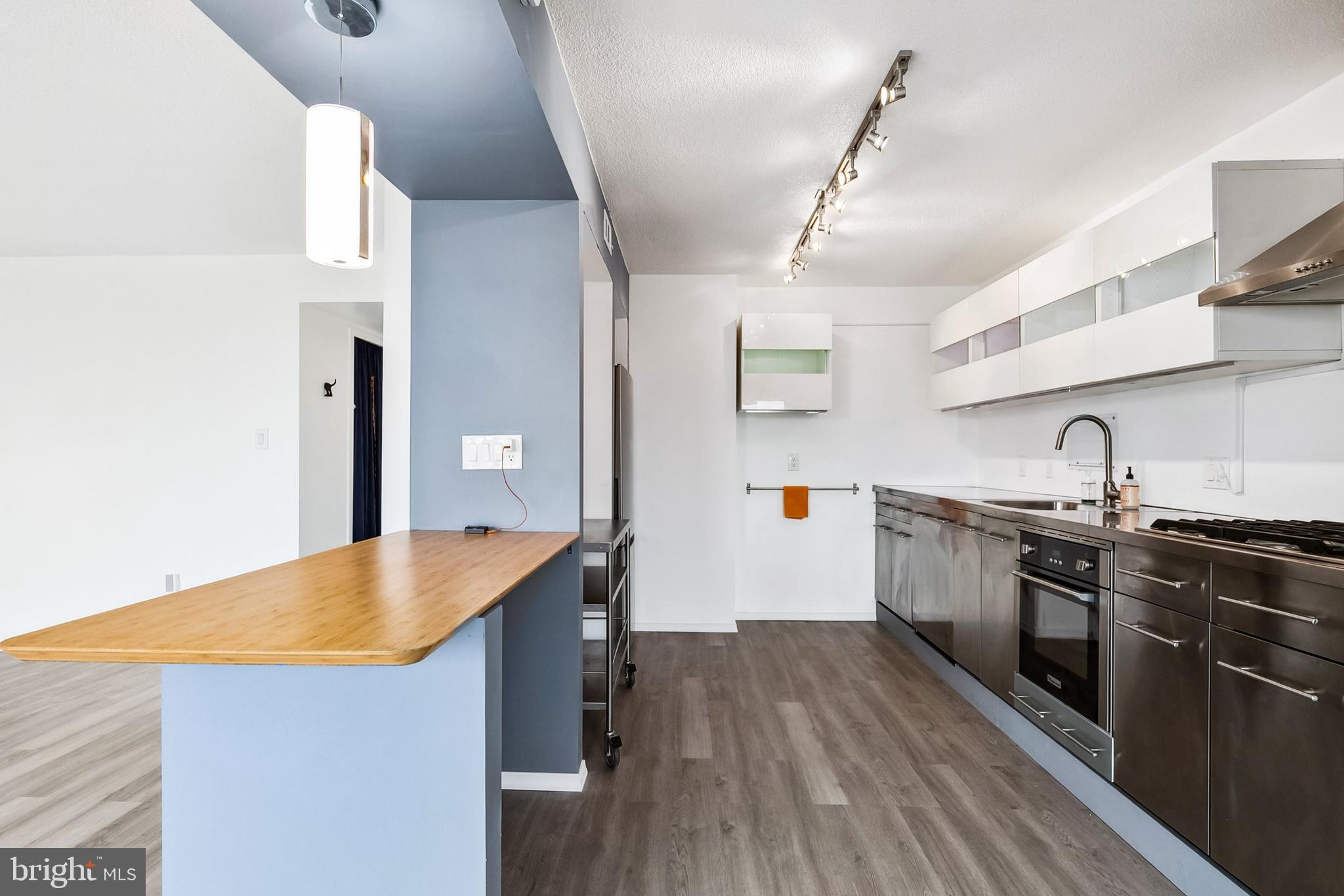 PRESIDENTIAL TOWERS - Residential