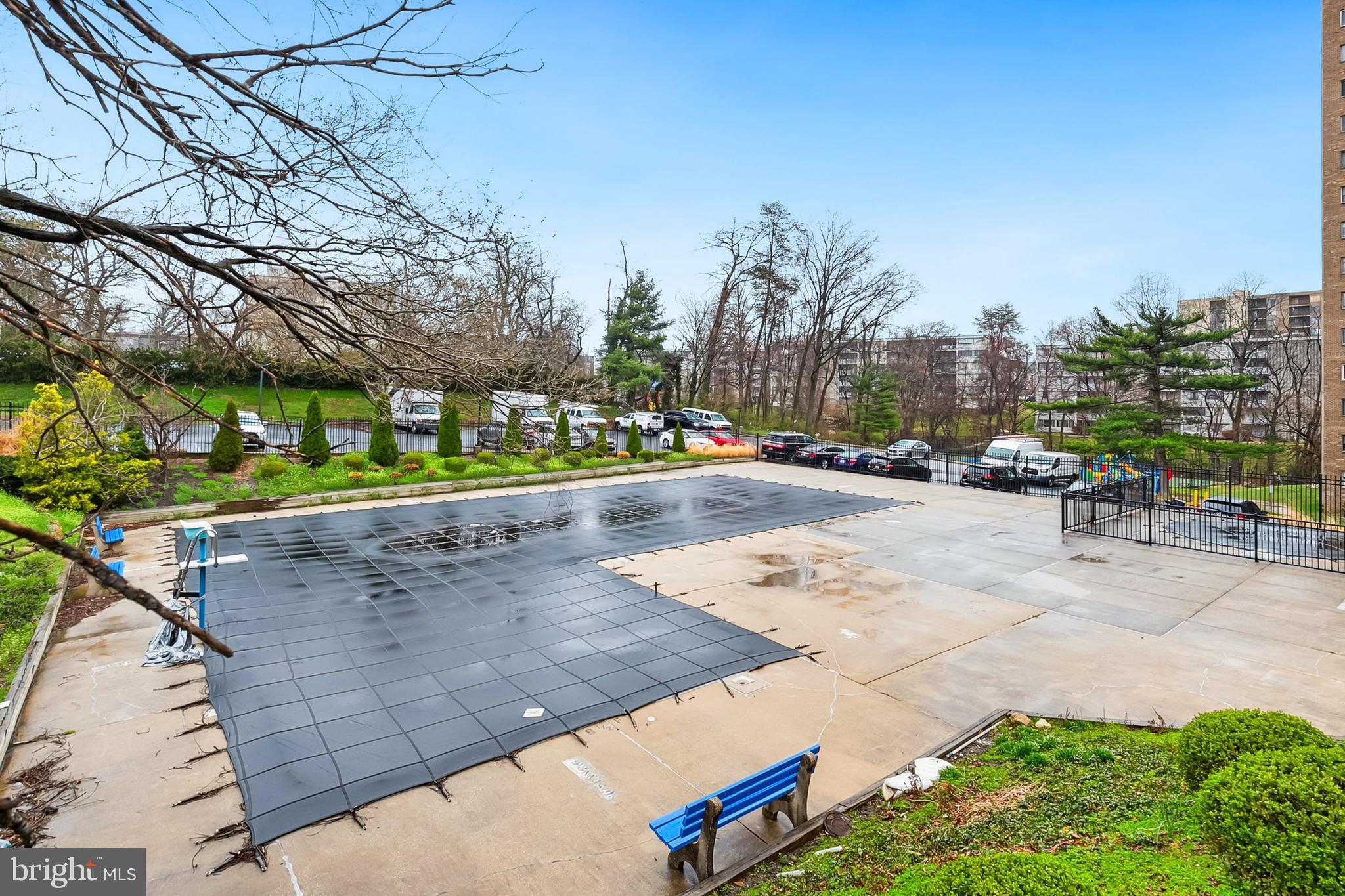 PRESIDENTIAL TOWERS - Residential