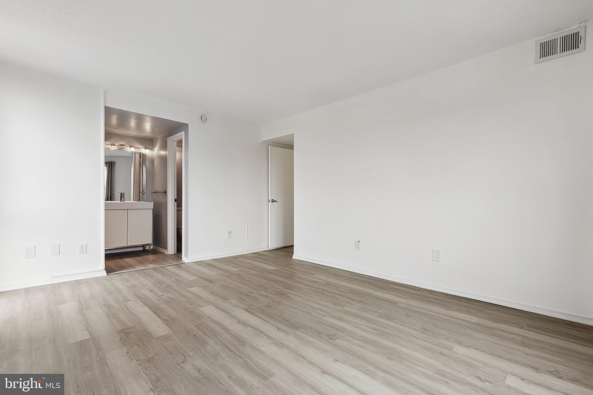 PRESIDENTIAL TOWERS - Residential