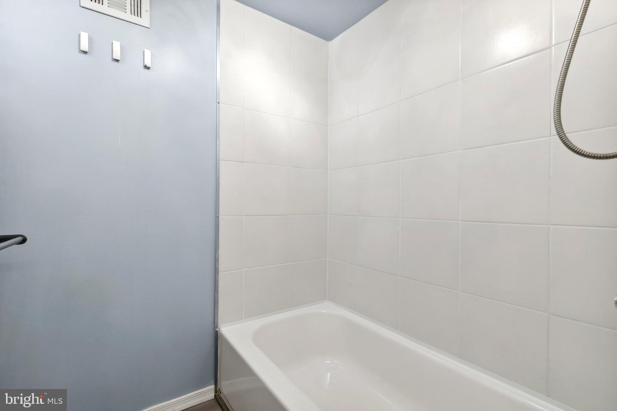 PRESIDENTIAL TOWERS - Residential