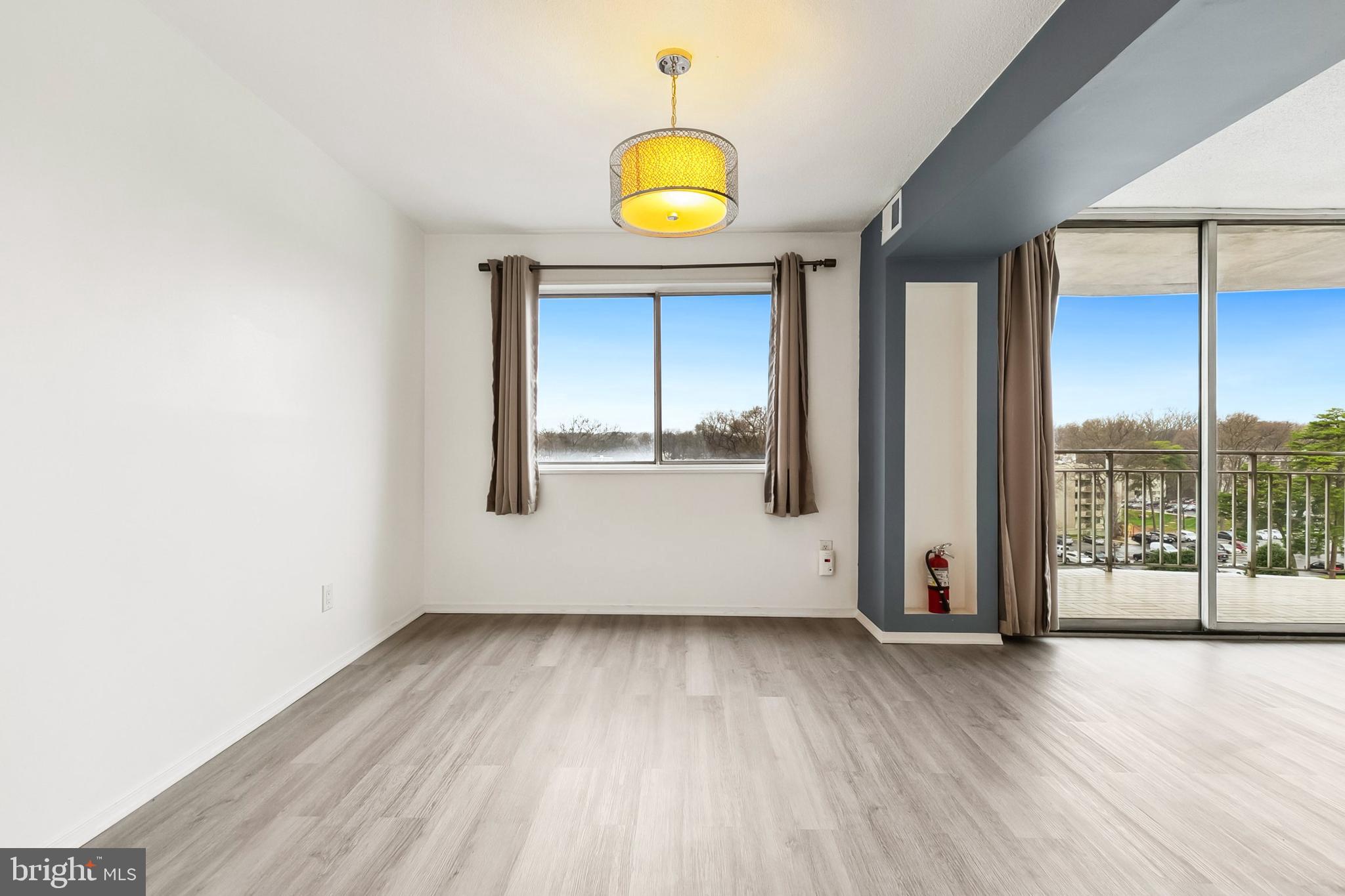 PRESIDENTIAL TOWERS - Residential