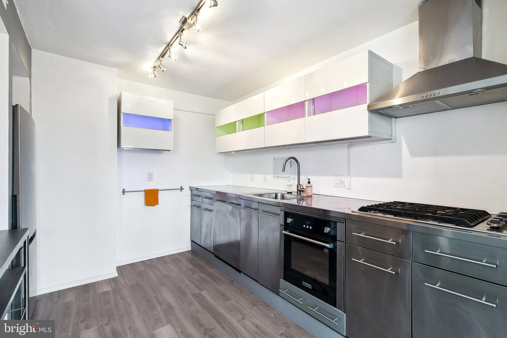 PRESIDENTIAL TOWERS - Residential