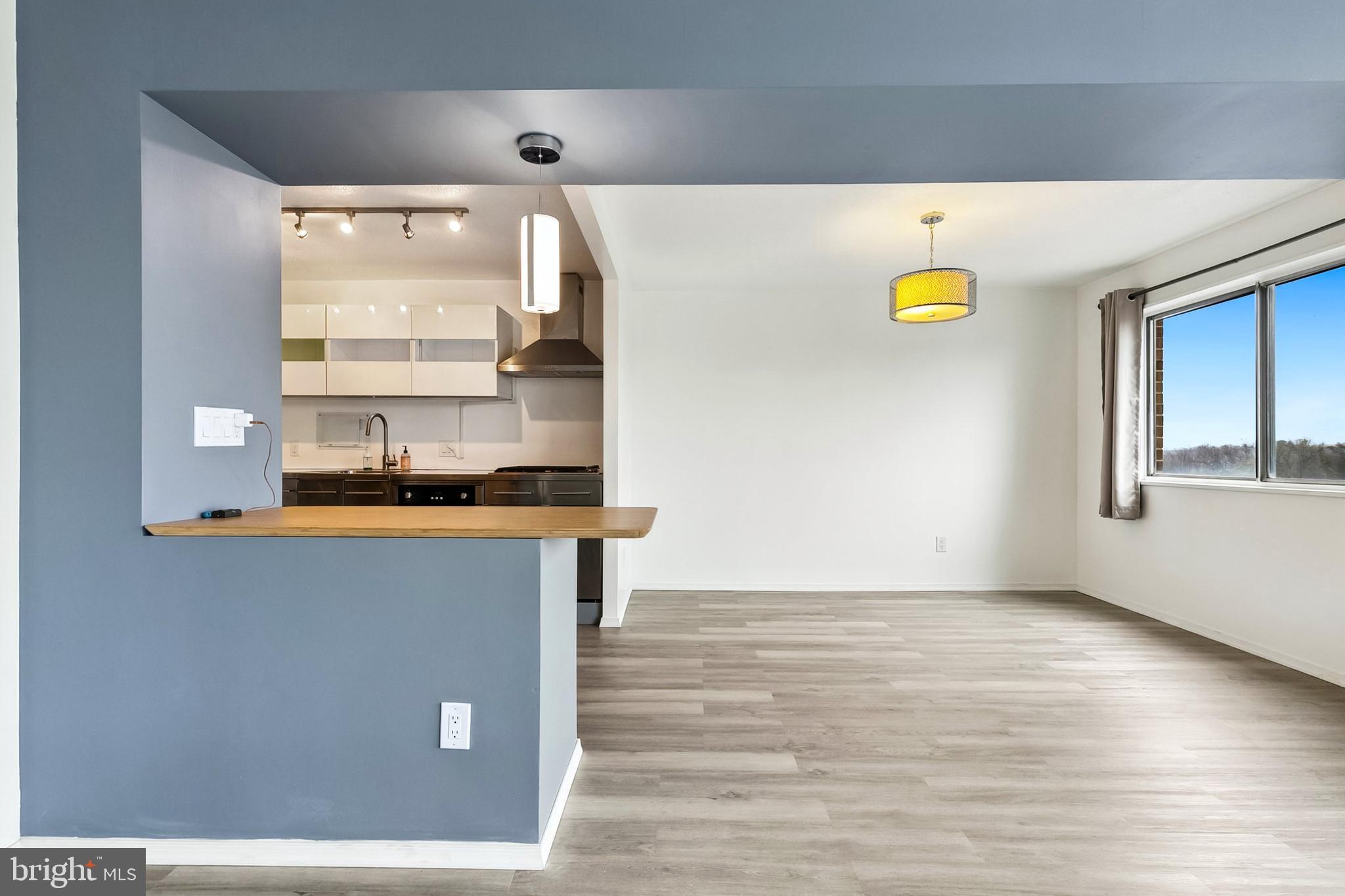 PRESIDENTIAL TOWERS - Residential