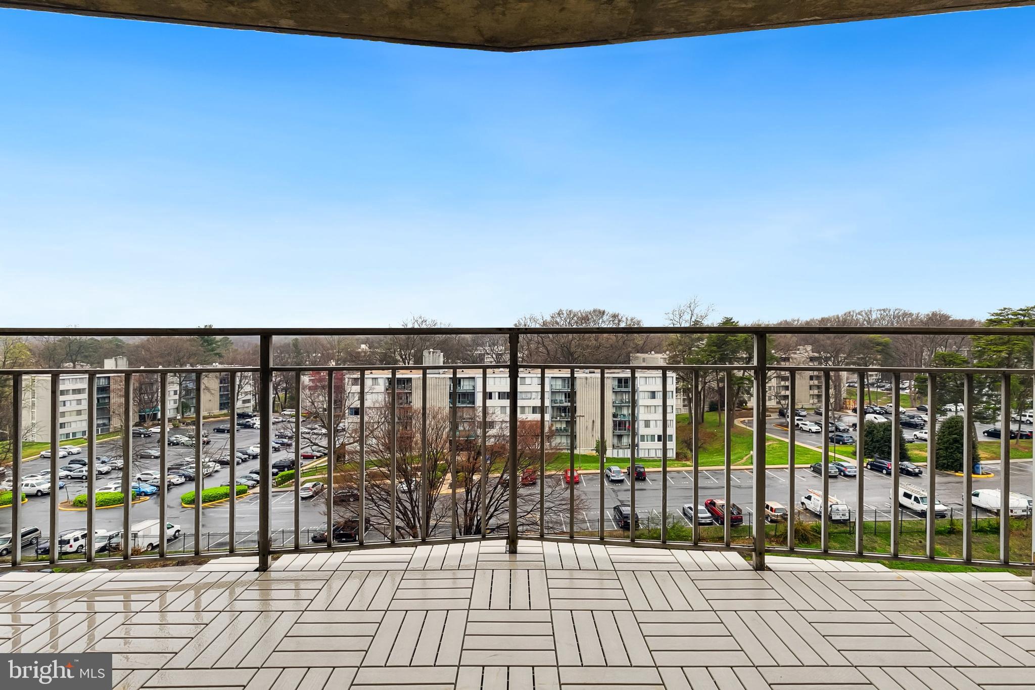 PRESIDENTIAL TOWERS - Residential