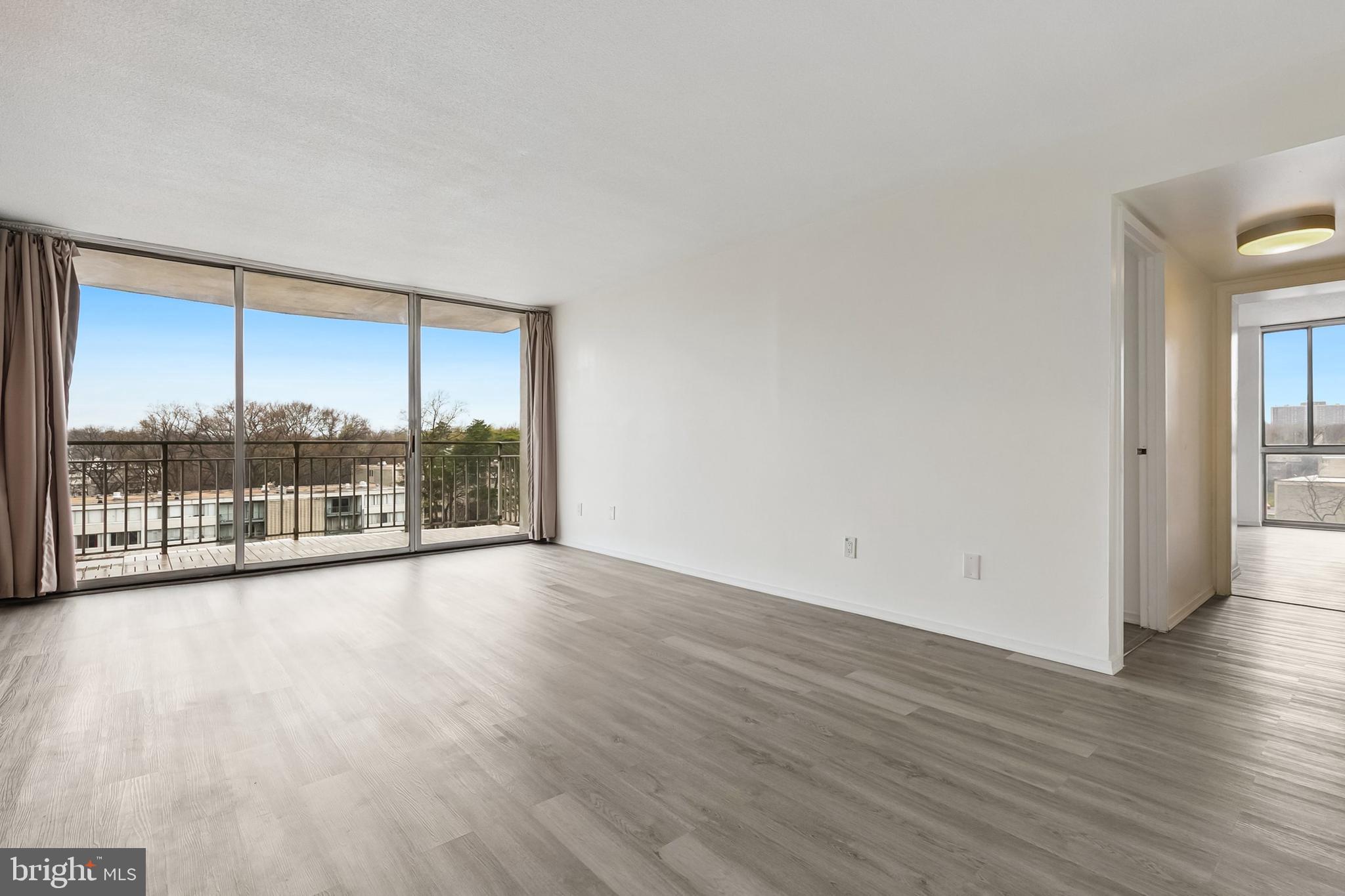 PRESIDENTIAL TOWERS - Residential