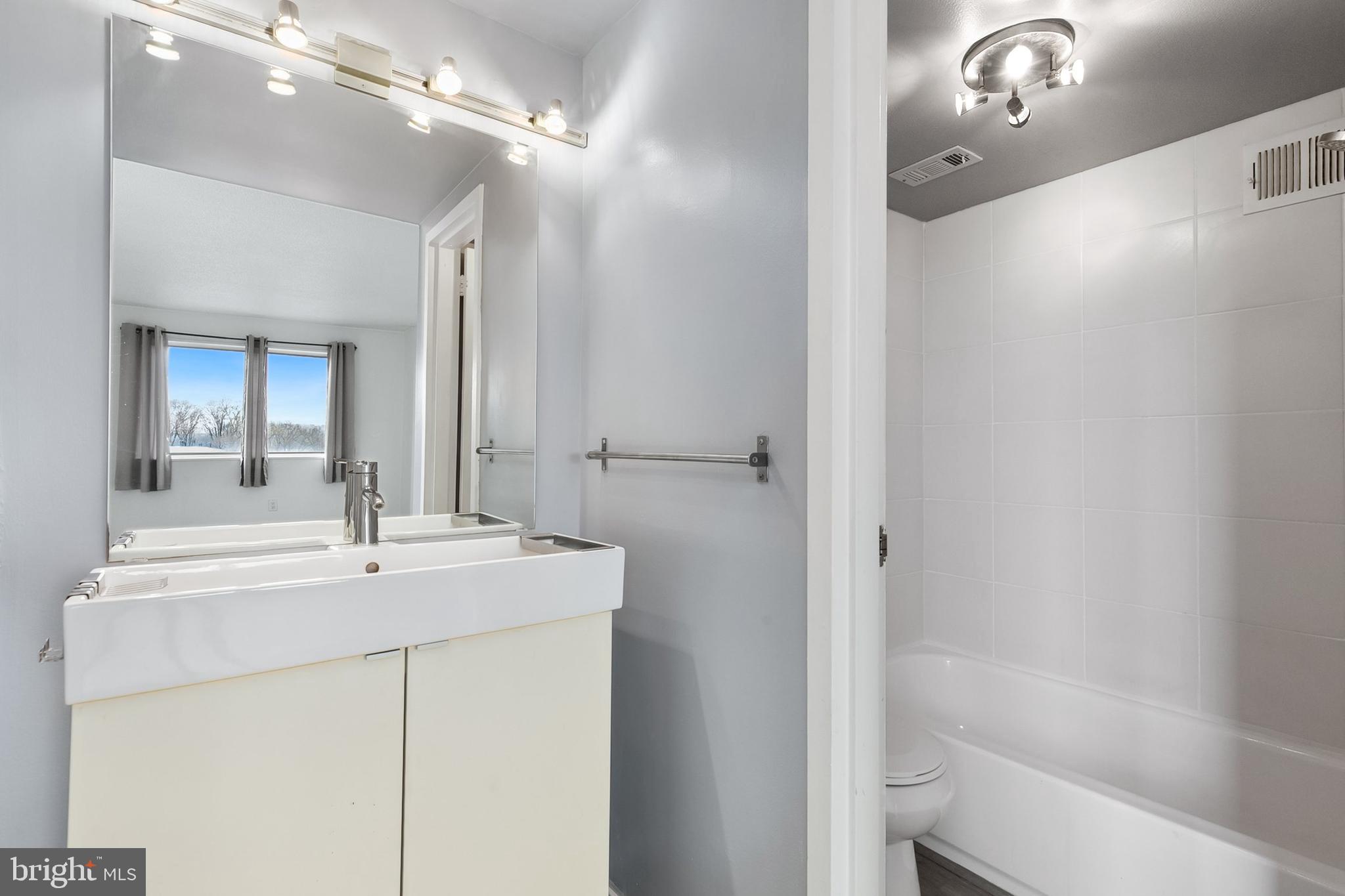 PRESIDENTIAL TOWERS - Residential