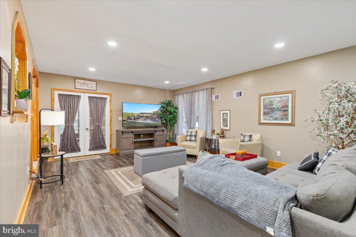 TIMBER RIDGE FARMS - Residential