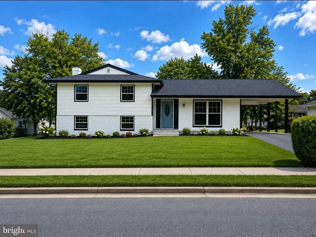 Photo of 1201 E Holly Avenue, STERLING, VA 20164 (MLS # VALO2134988)