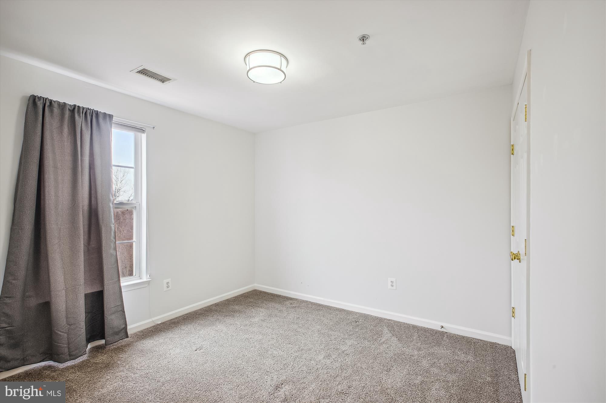 LAKELANDS - Residential Lease