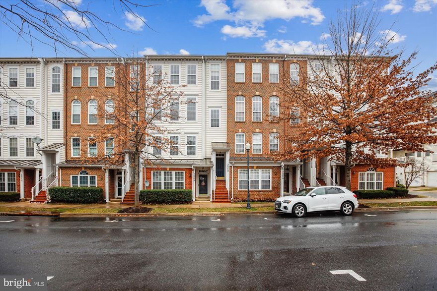 **Deadline of application 01/15/2022**Come see this rarely available, beautifully updated, and meticulously maintained upper level 3 Bed, 2.5 Bath townhouse-style condo in the heart of The Lakelands neighborhood. This unit backs up to the community green space for added privacy but is only one block away from everything Kentlands has to offer. This two-floor home offers a flexible and open floor plan; a bright white kitchen with a breakfast bar and extra space for eat-in dining, sitting area, or office.