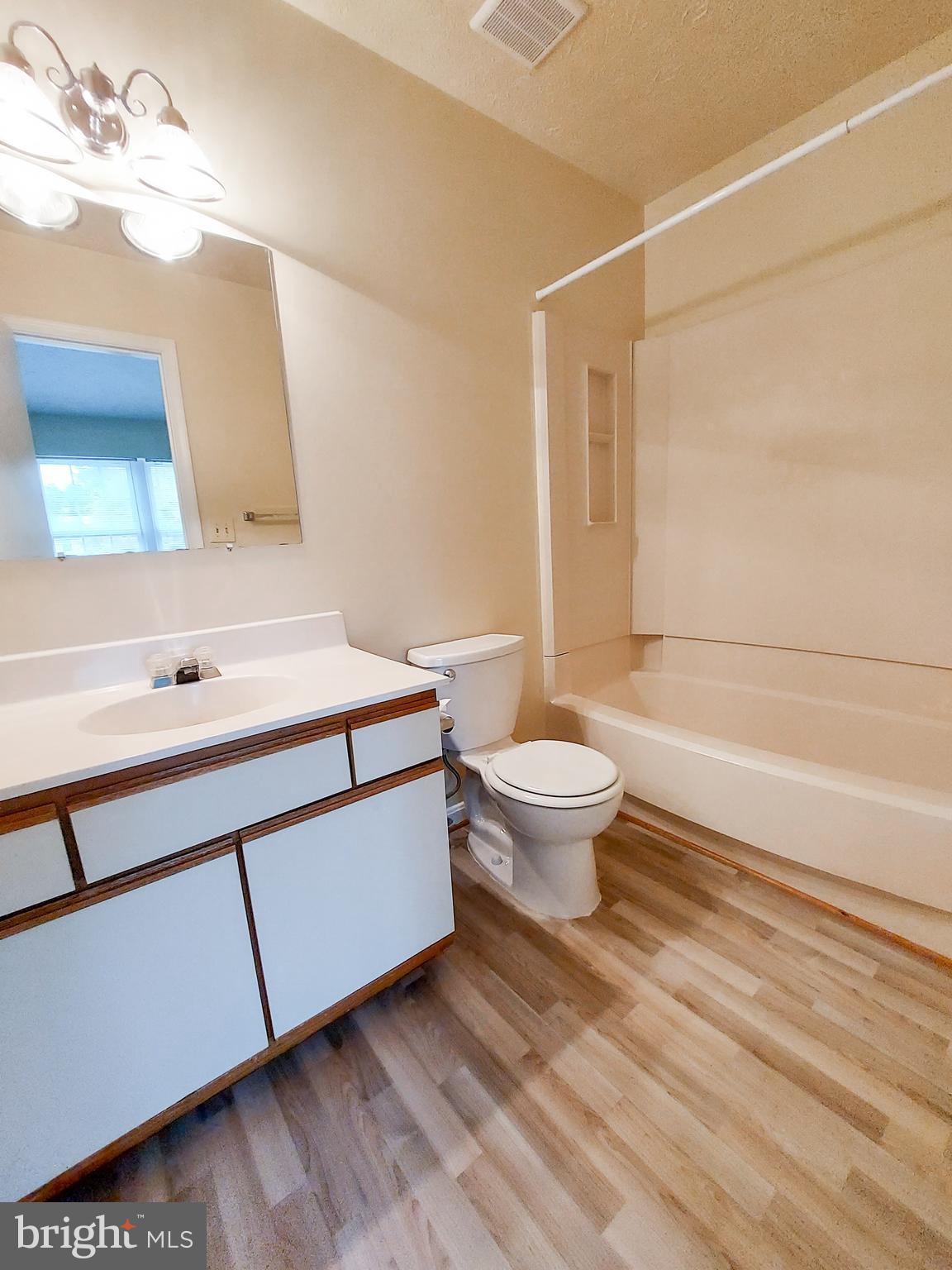 LANDING GLEN - Residential Lease