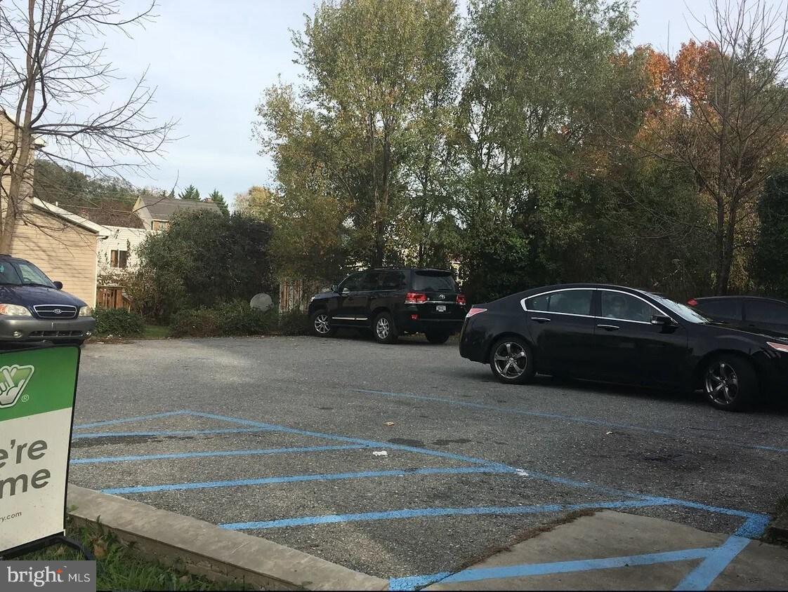 304 N BUCKMARSH STREET B