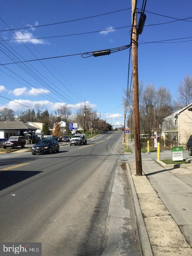 304 N BUCKMARSH STREET B