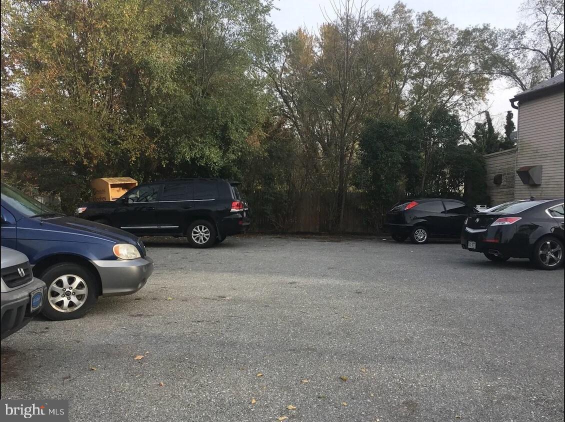 304 N BUCKMARSH STREET B