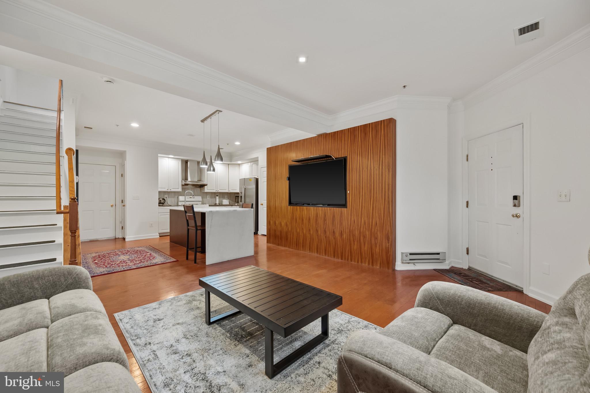 589 ODENDHAL AVENUE 589