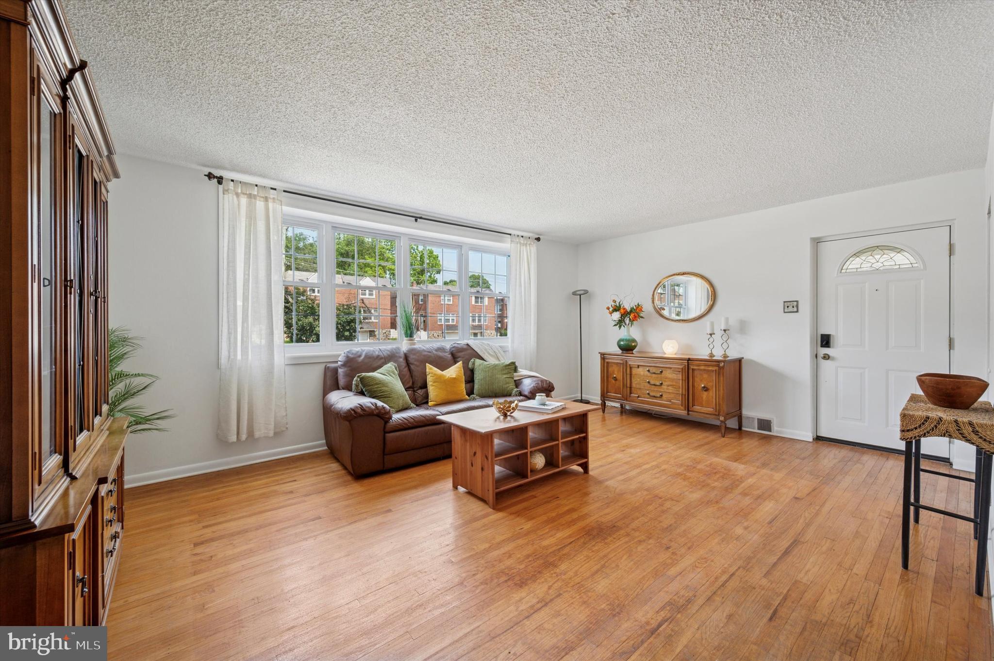 ROXBOROUGH - Residential