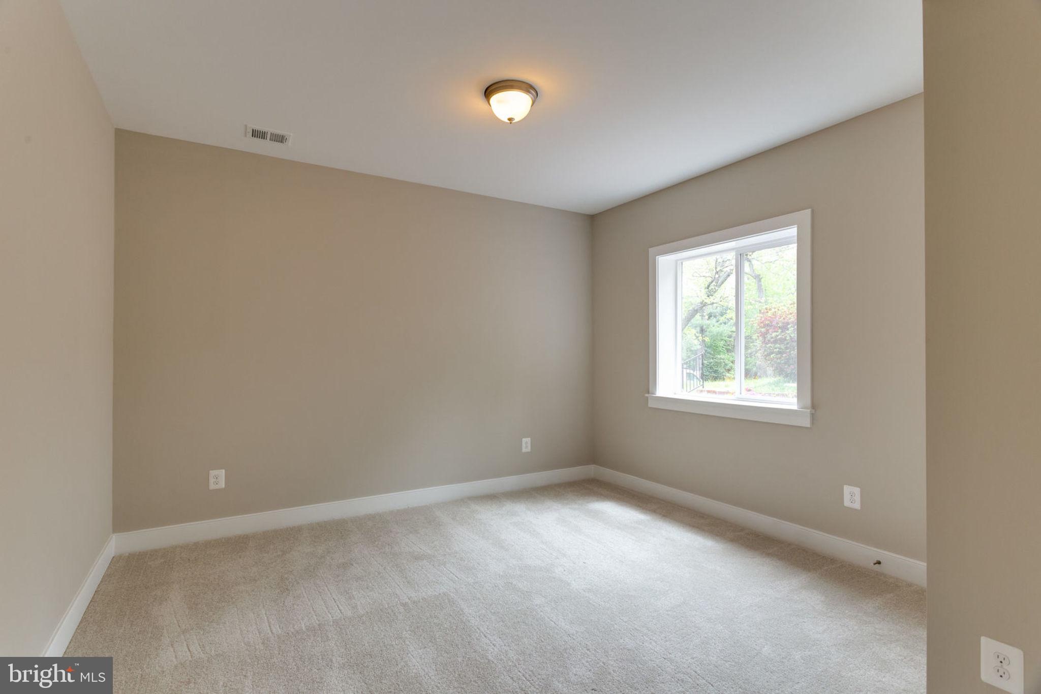 TUCKAHOE VILLAGE - Residential