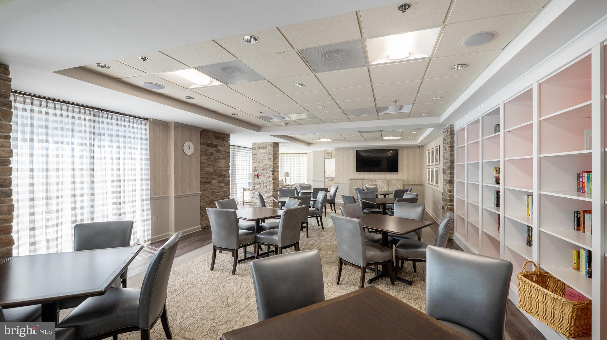 CREEKSIDE AT LEISURE WORLD - Residential Lease