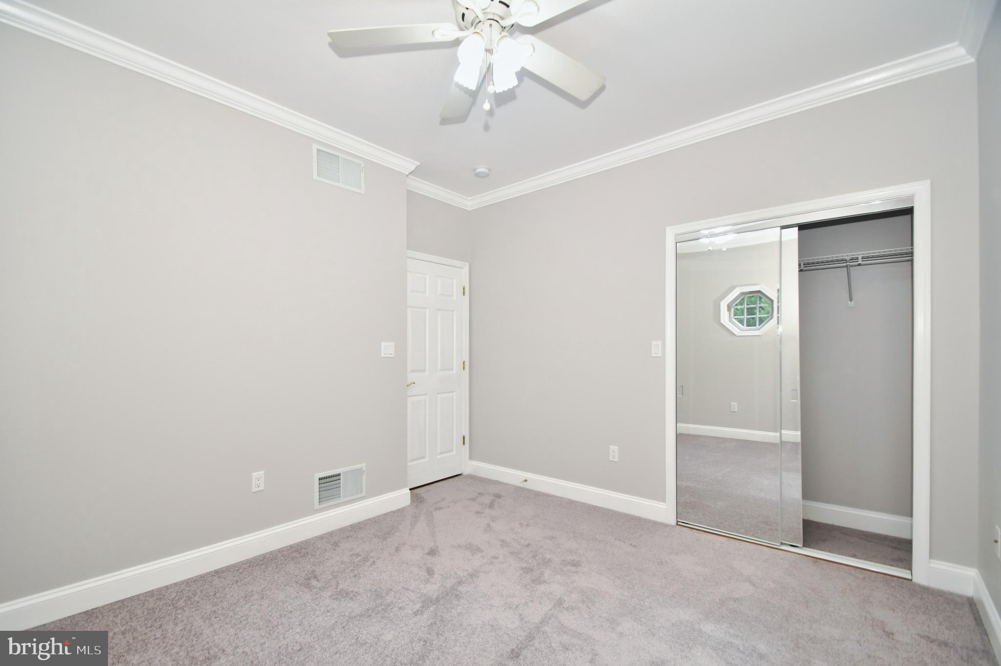 WHITE HALL - Residential