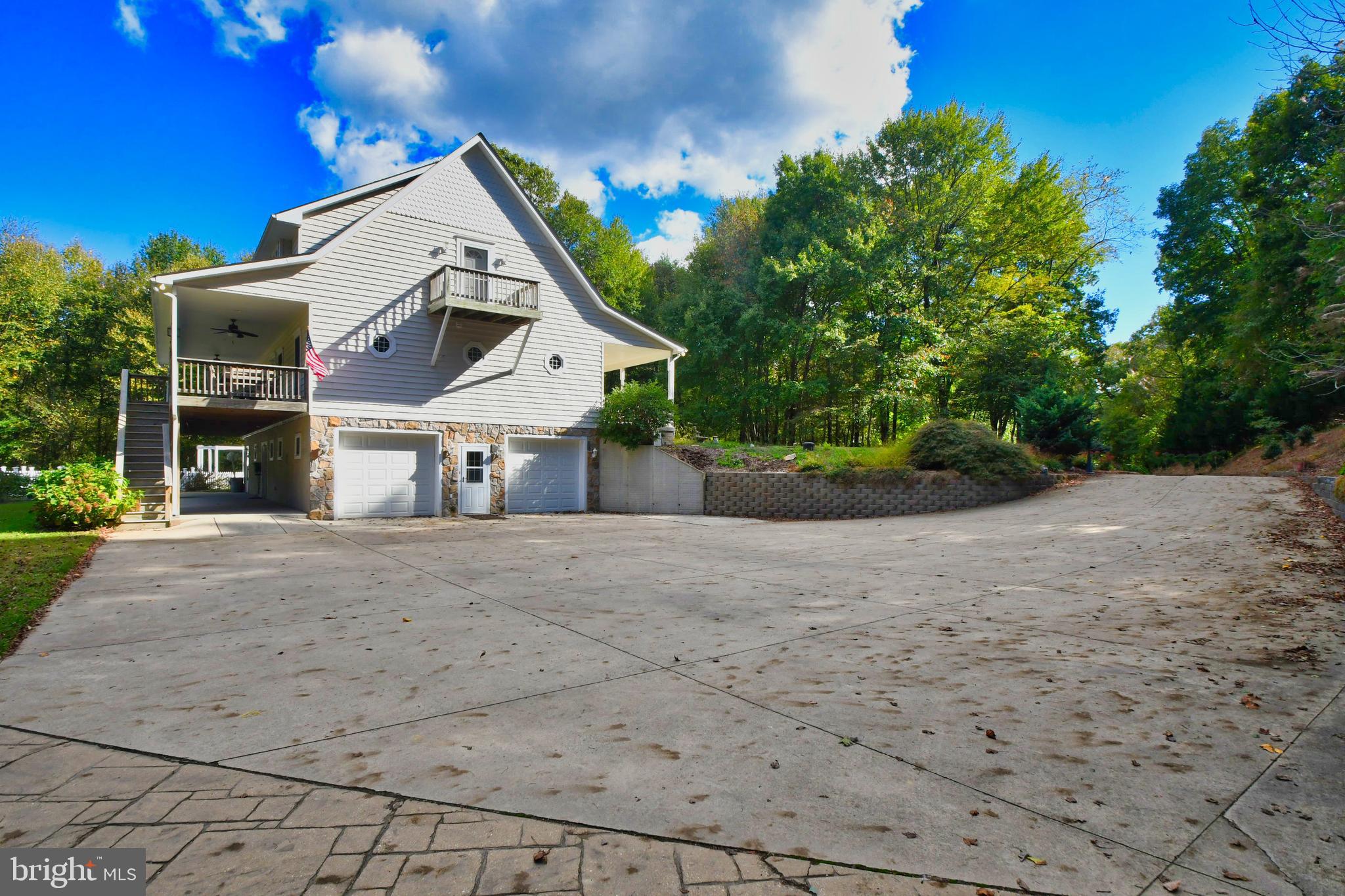 WHITE HALL - Residential