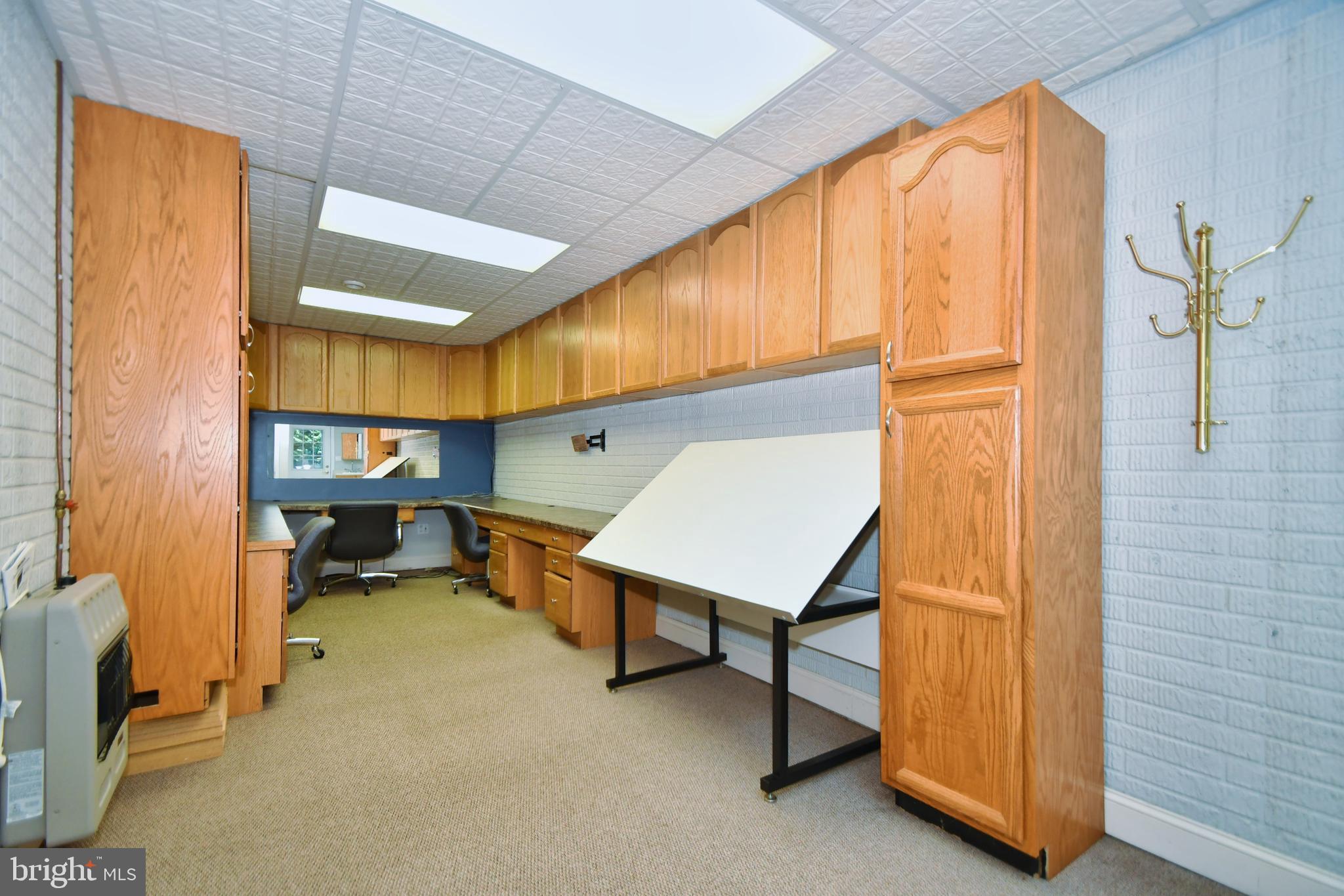 WHITE HALL - Residential