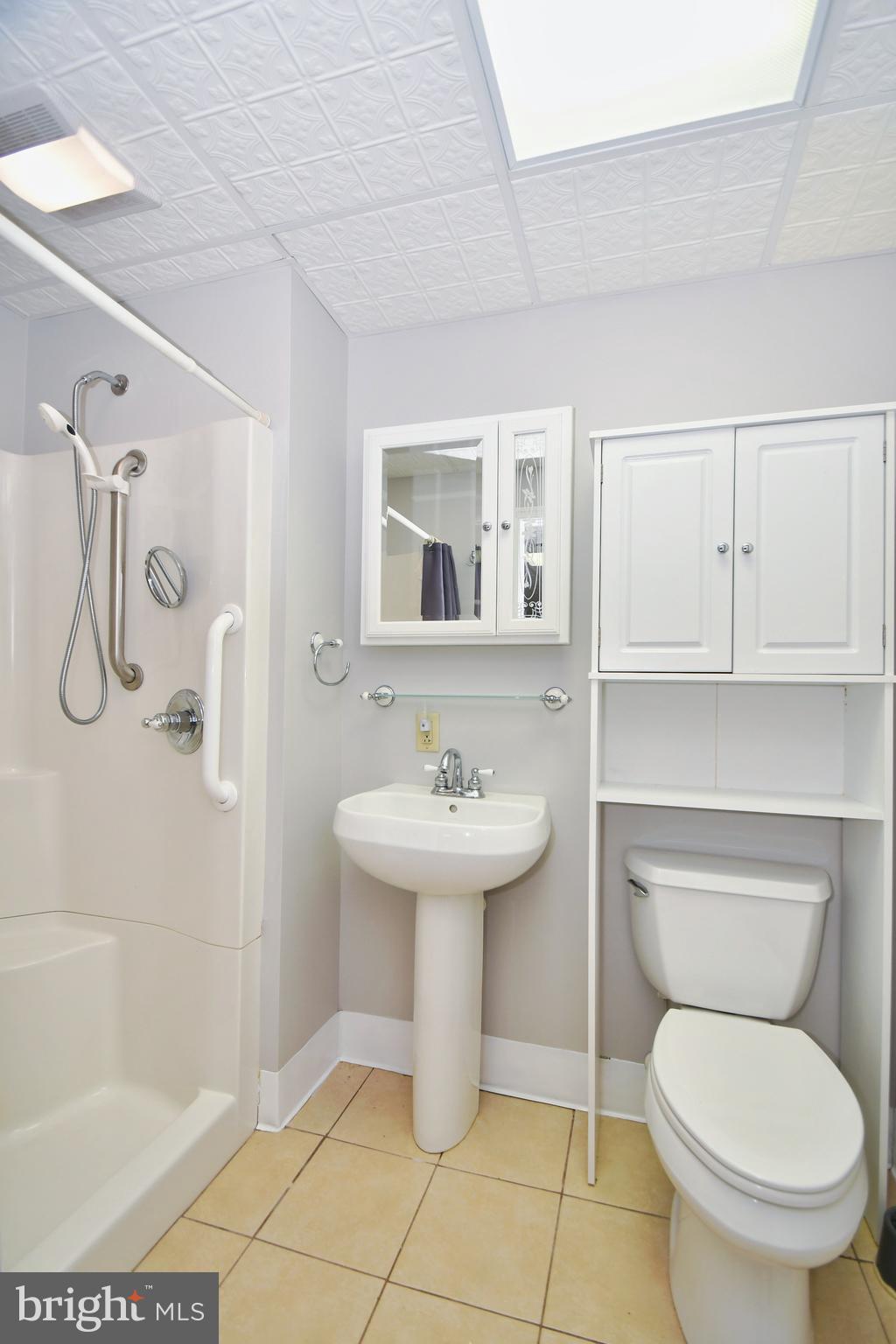 WHITE HALL - Residential